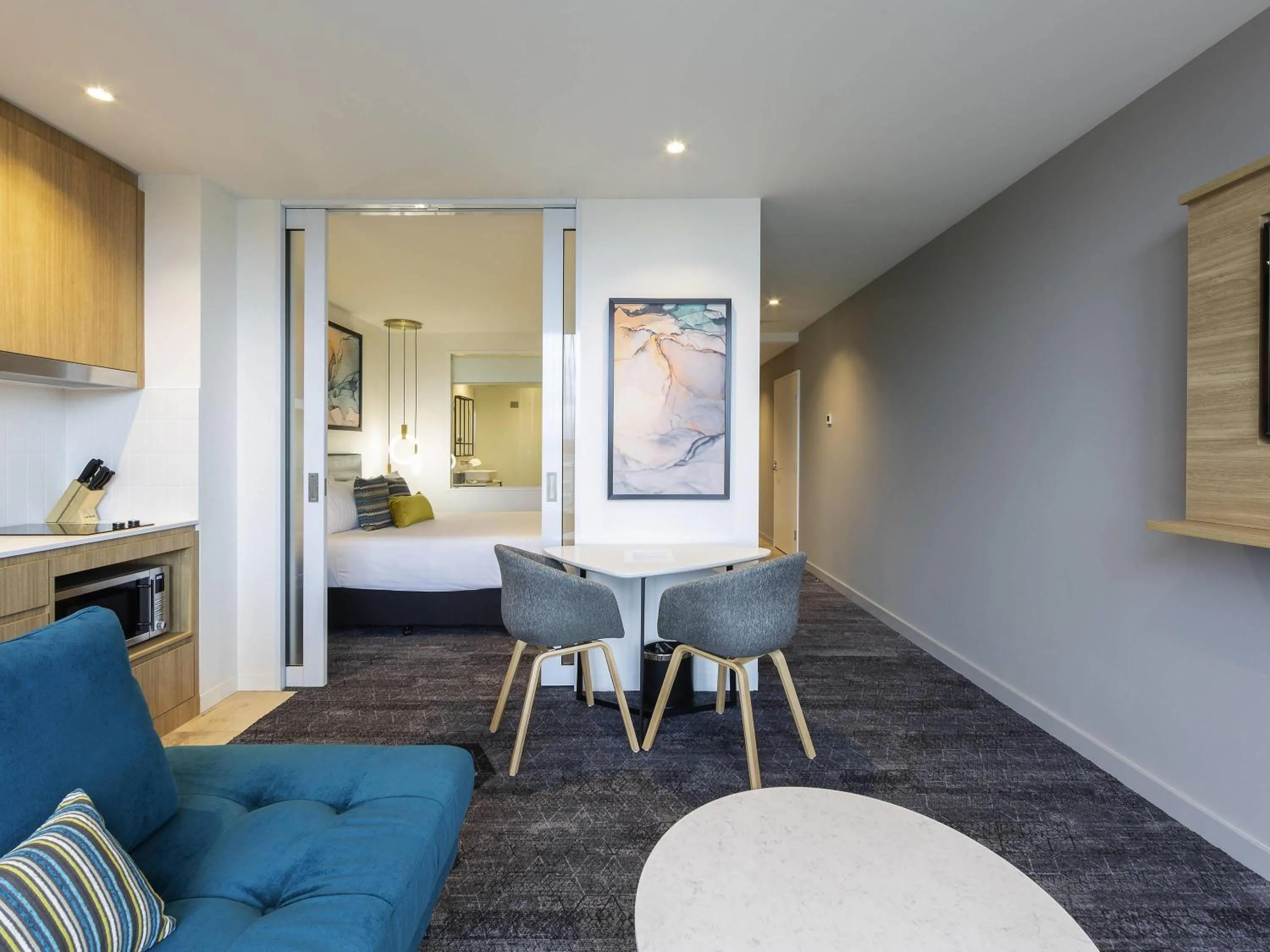 Bedroom, Bed in Mercure Canberra Belconnen
