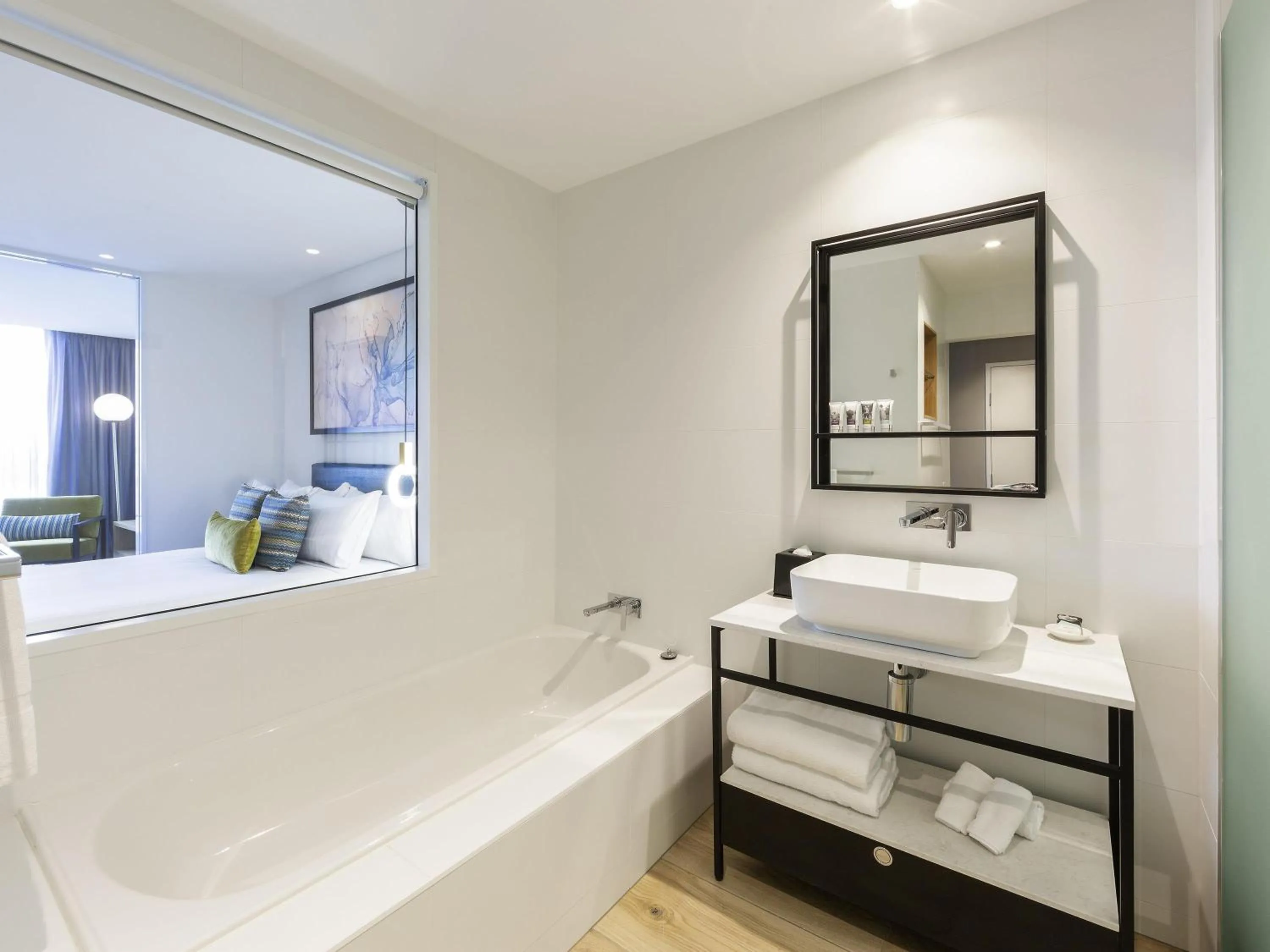 Bedroom in Mercure Canberra Belconnen