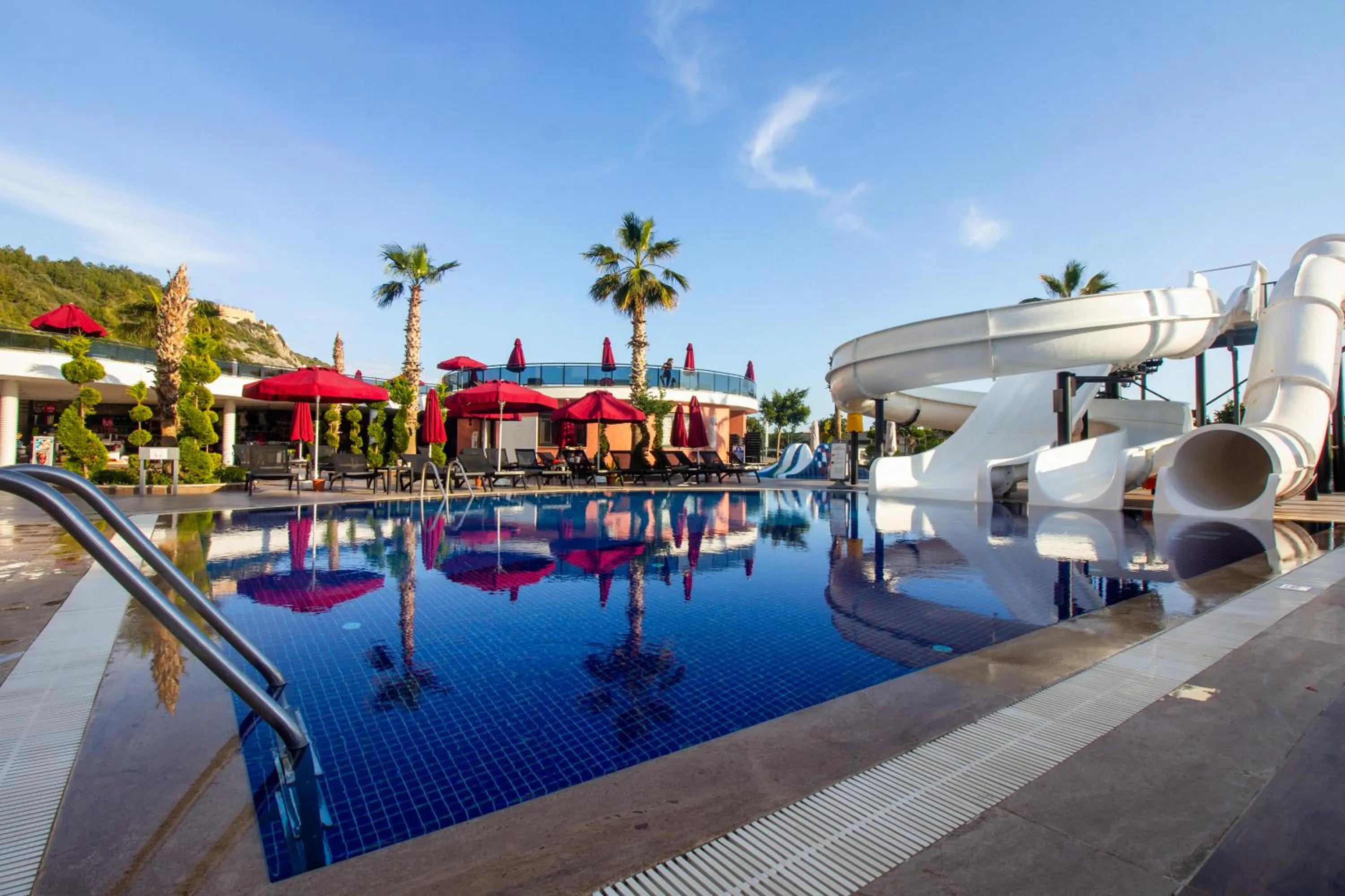Swimming pool in Noxinn Deluxe Hotel - Ultra All Inclusive