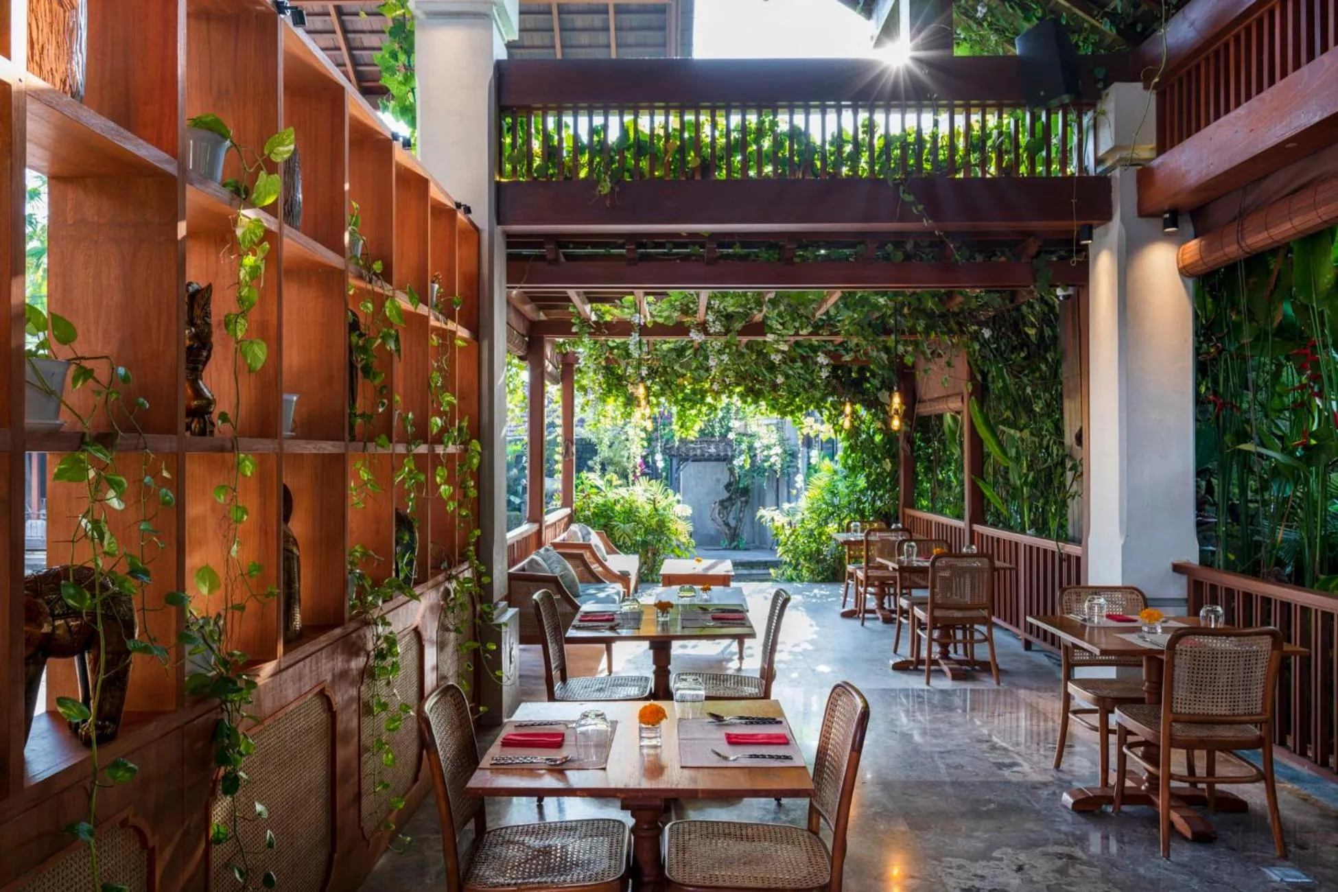 Restaurant/places to eat in Adiwana Unagi Suites