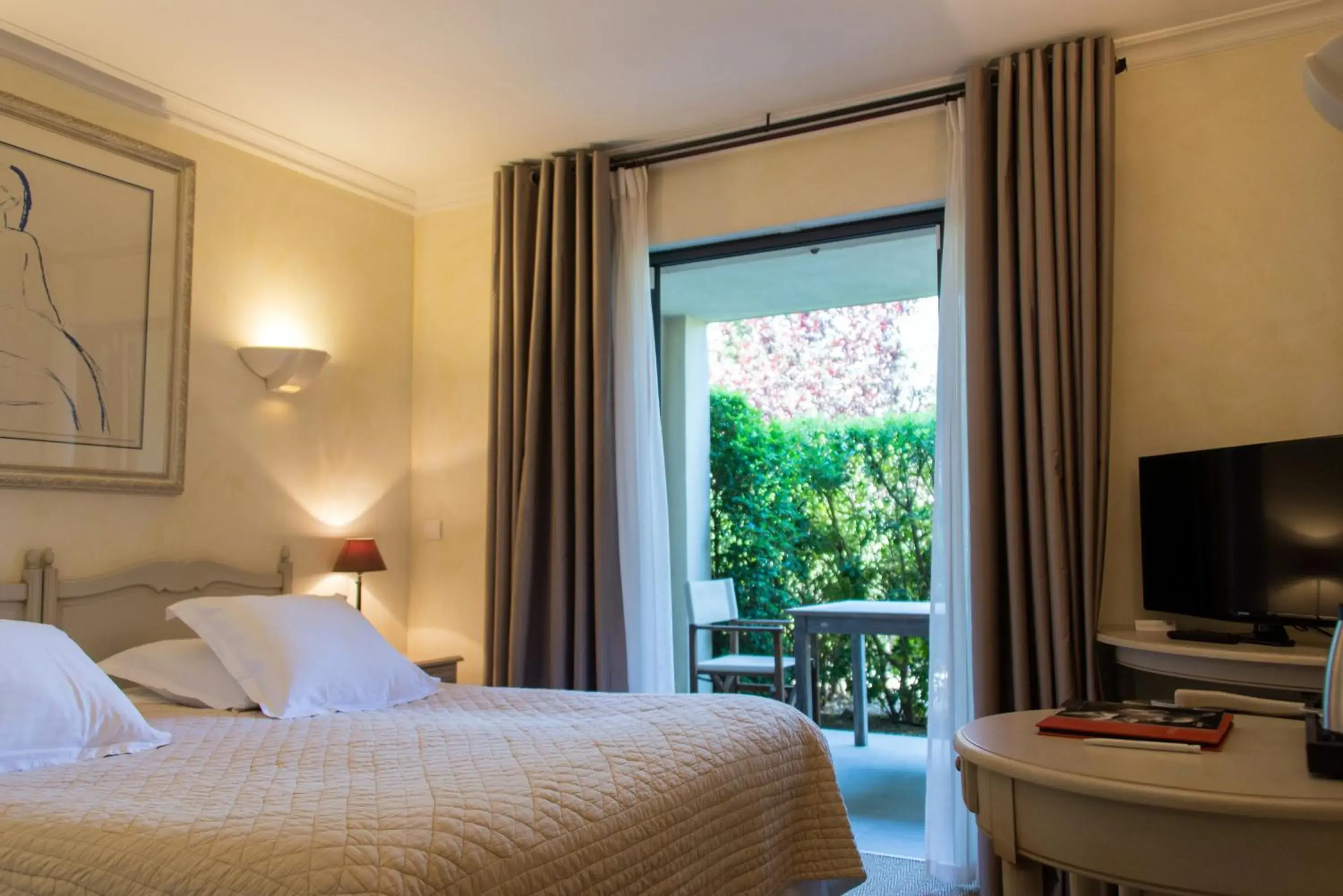 Comfort Double Room with Shower in Du Côté Des Olivades Comfort Double Room with Shower in Du Côté Des Olivades