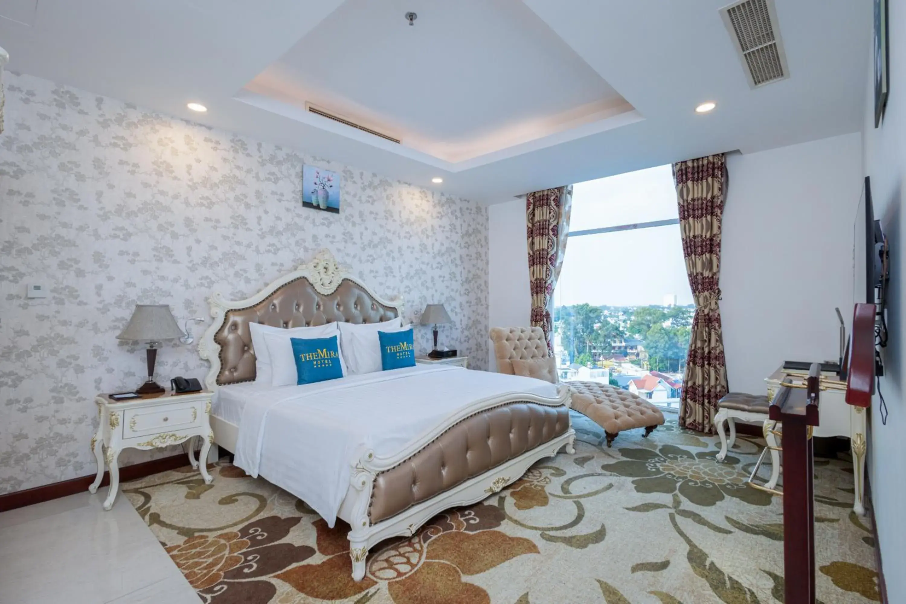 Executive Suite in The Mira Hotel Executive Suite in The Mira Hotel