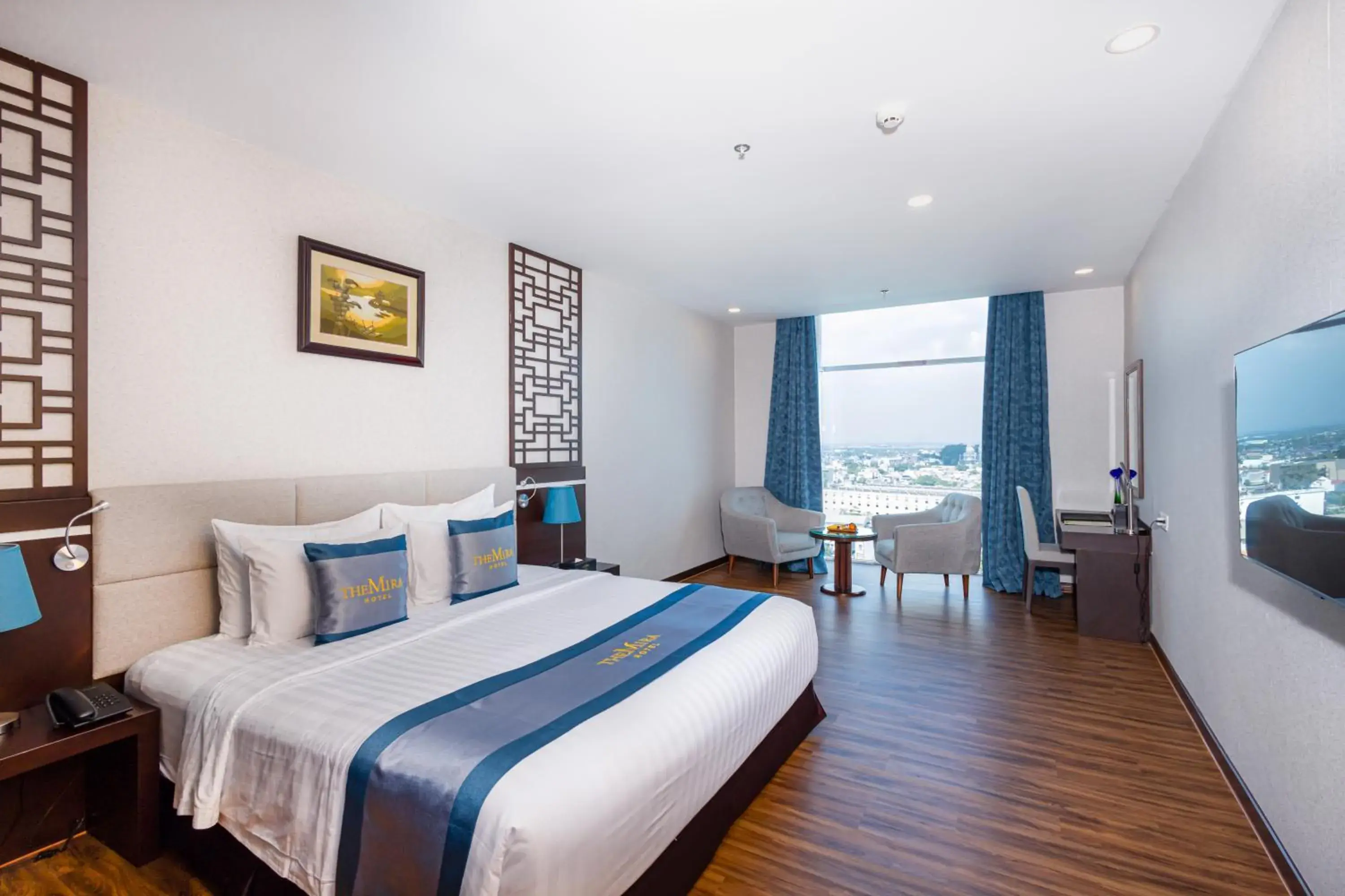 Deluxe Double Room in The Mira Hotel Deluxe Double Room in The Mira Hotel