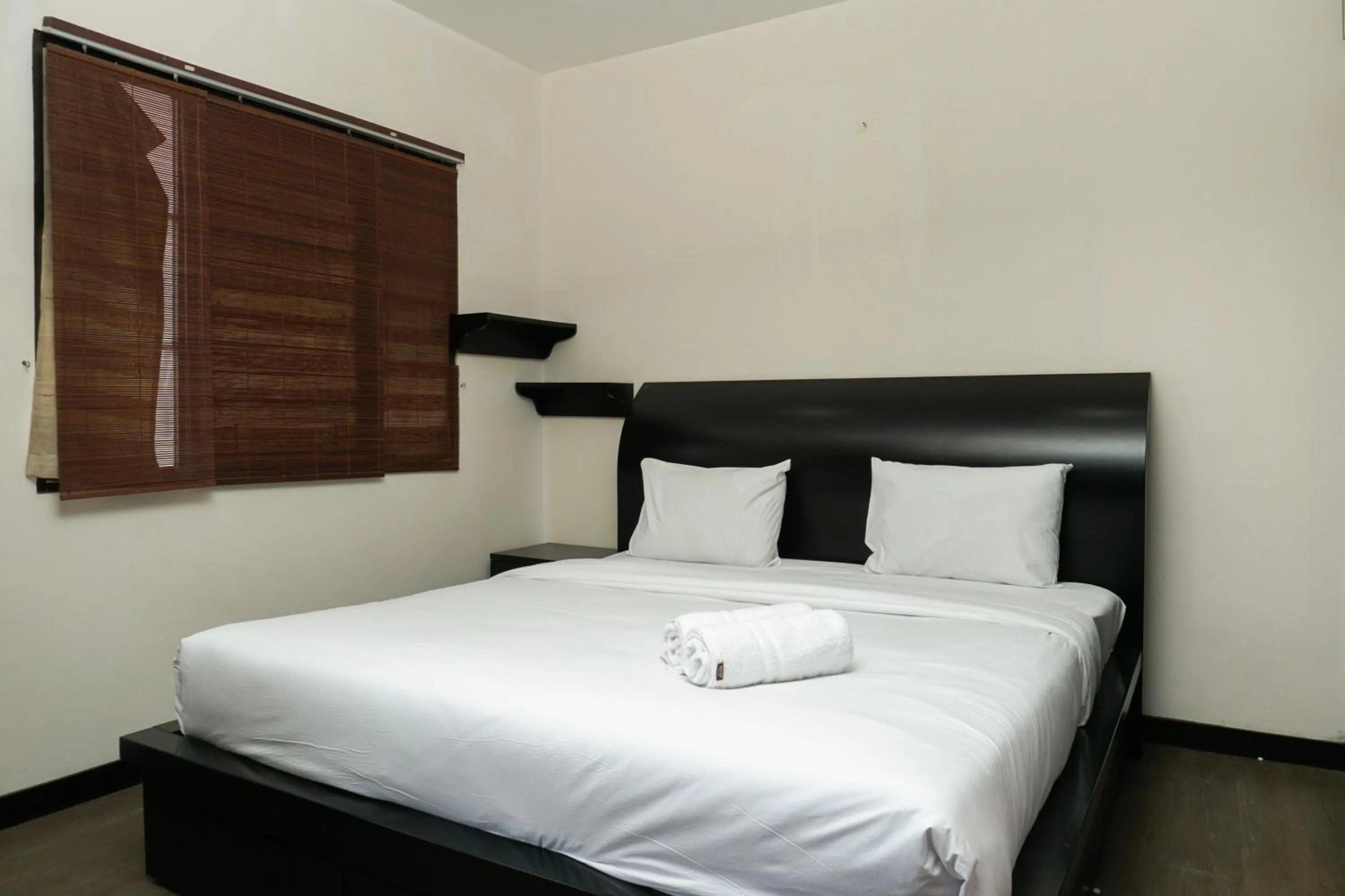Bedroom, Bed in Big and Cozy Studio Apartment at Puri Garden By Travelio