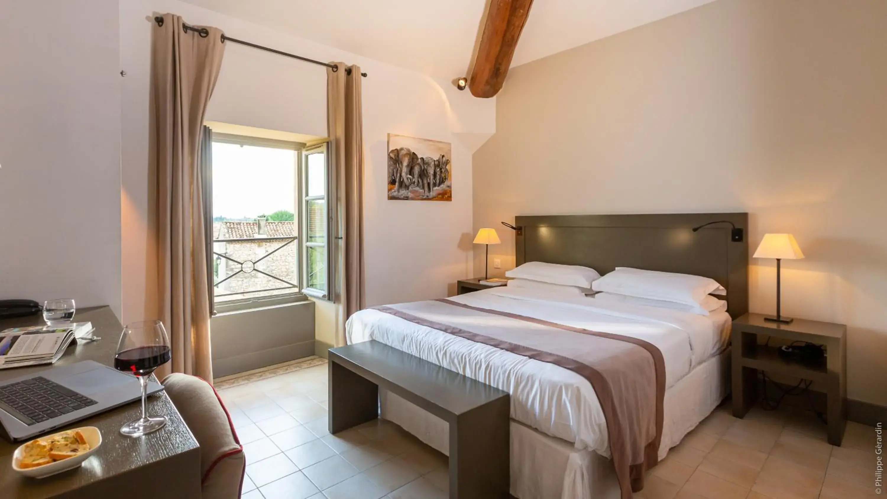 Comfort Double Room in La Bastide de Boulbon Comfort Double Room in La Bastide de Boulbon