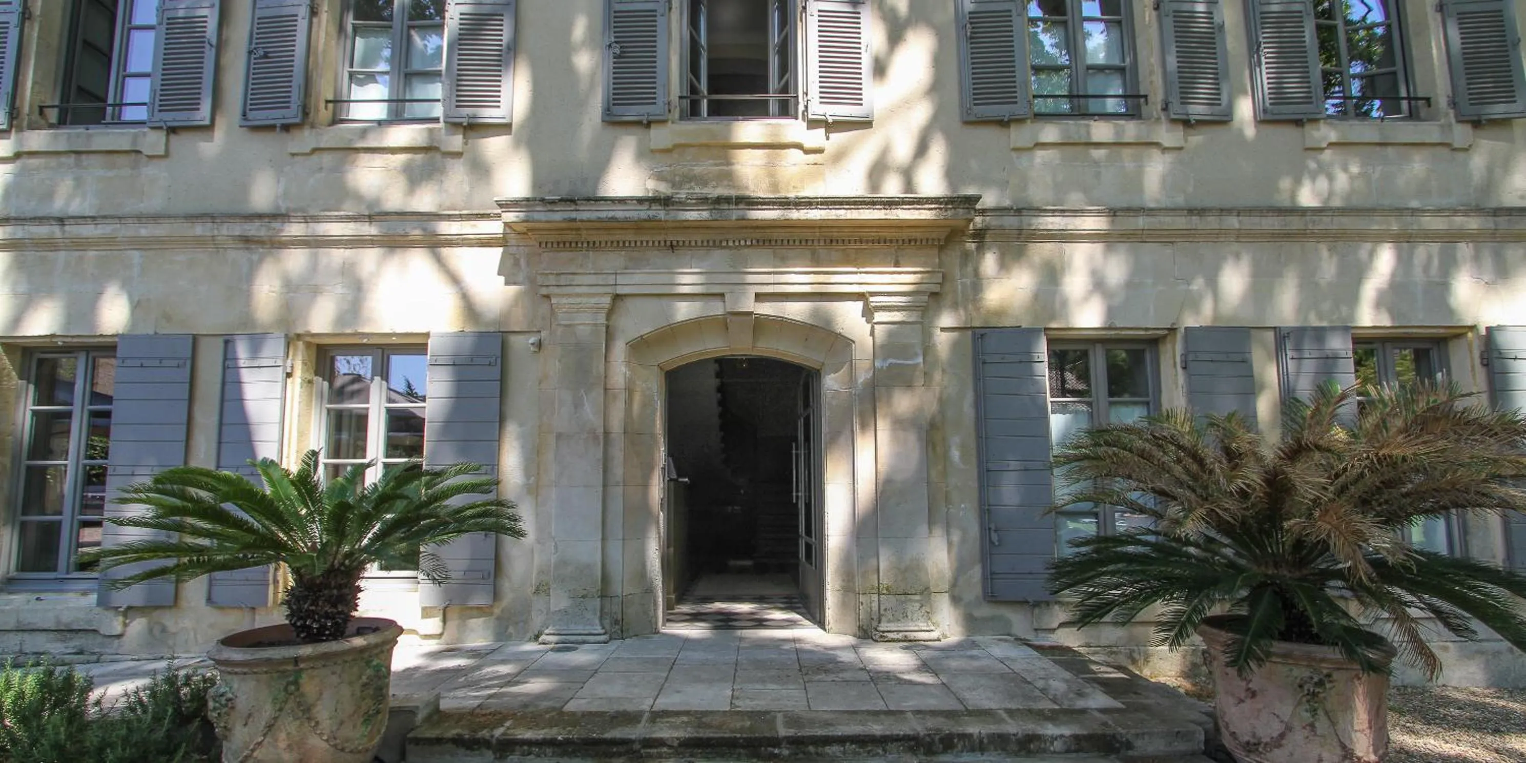 Facade/entrance in La Bastide de Boulbon