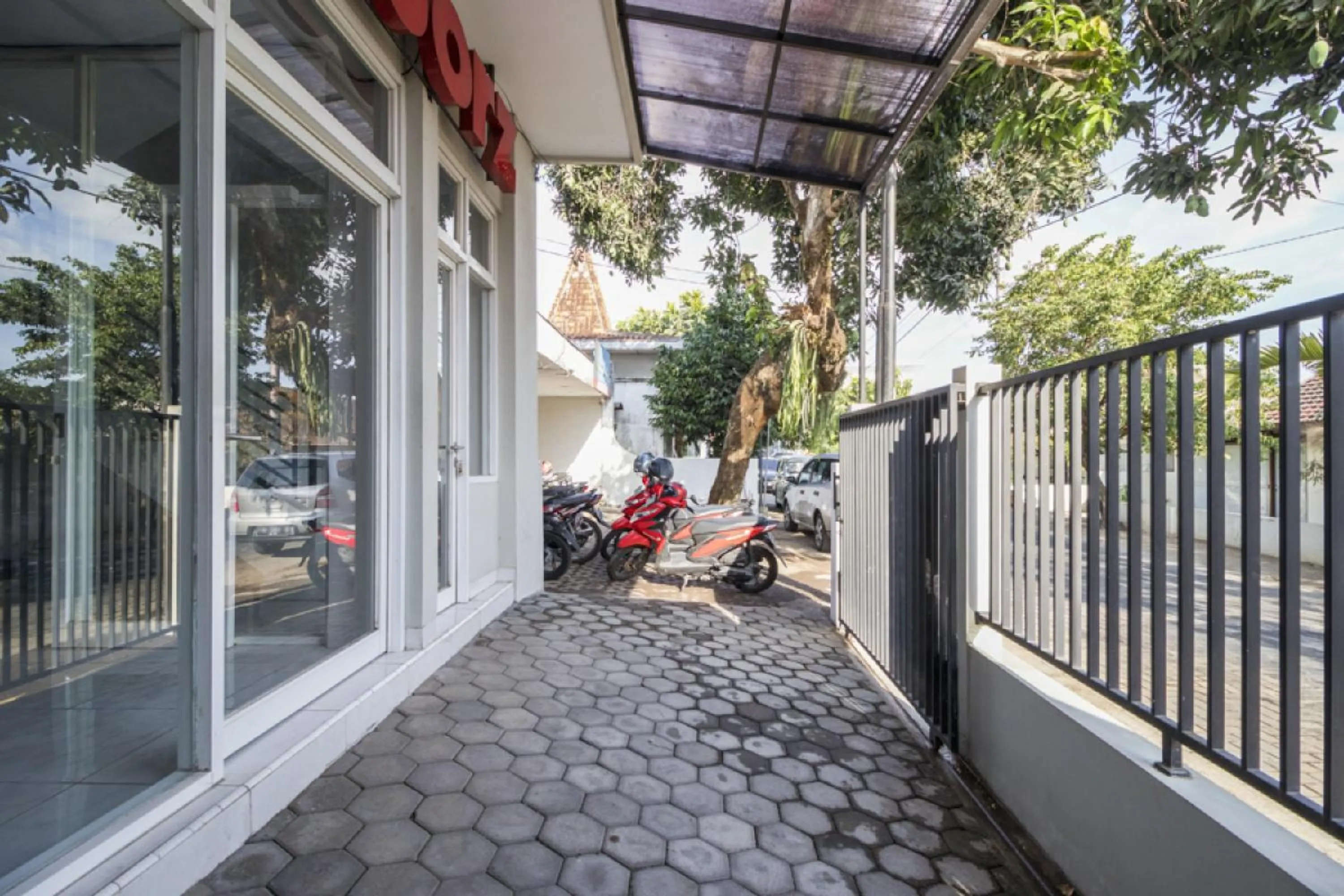 Facade/entrance in RedDoorz near Condongcatur Bus Station