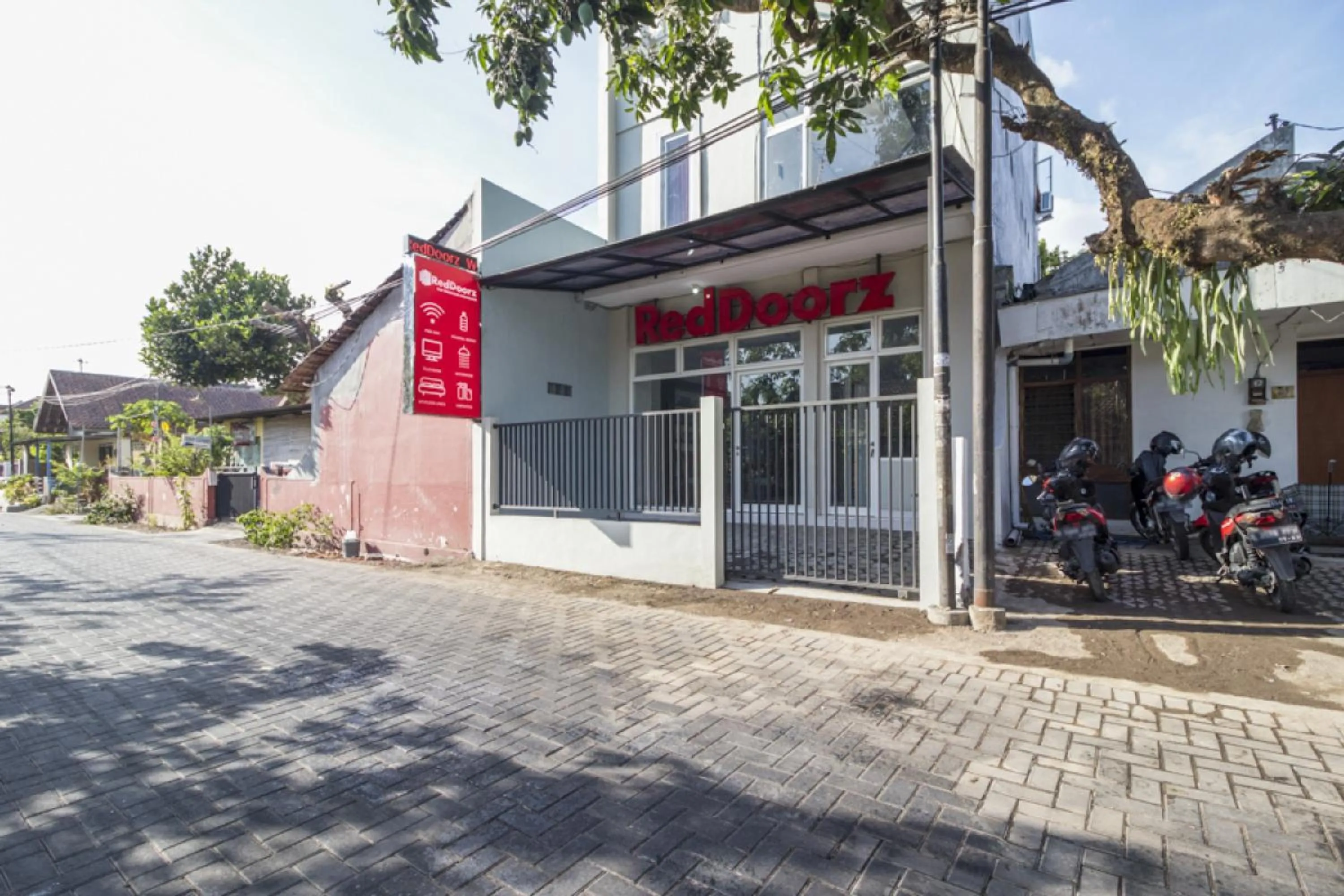 Property building in RedDoorz near Condongcatur Bus Station