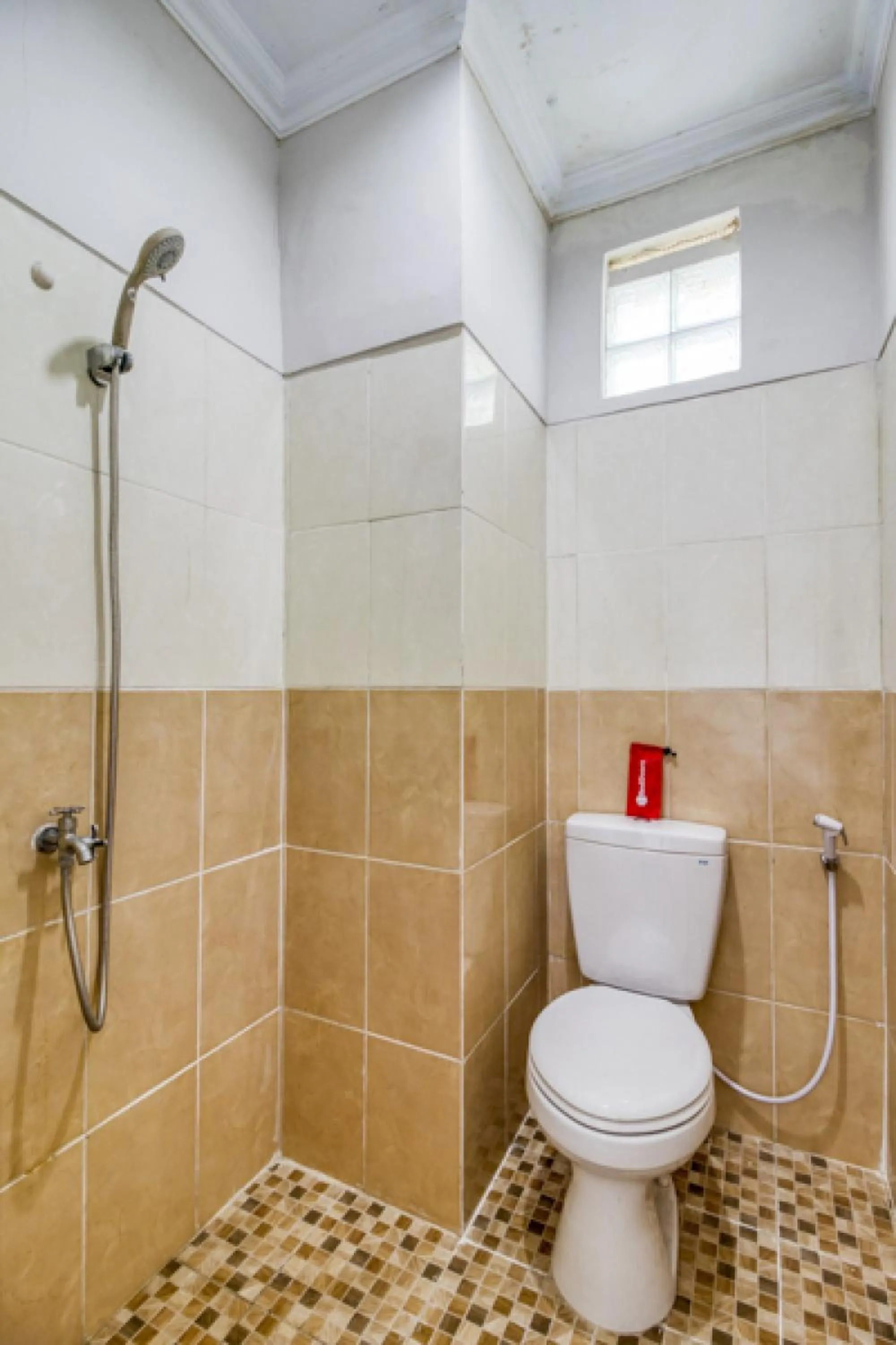 Bathroom in RedDoorz near Condongcatur Bus Station