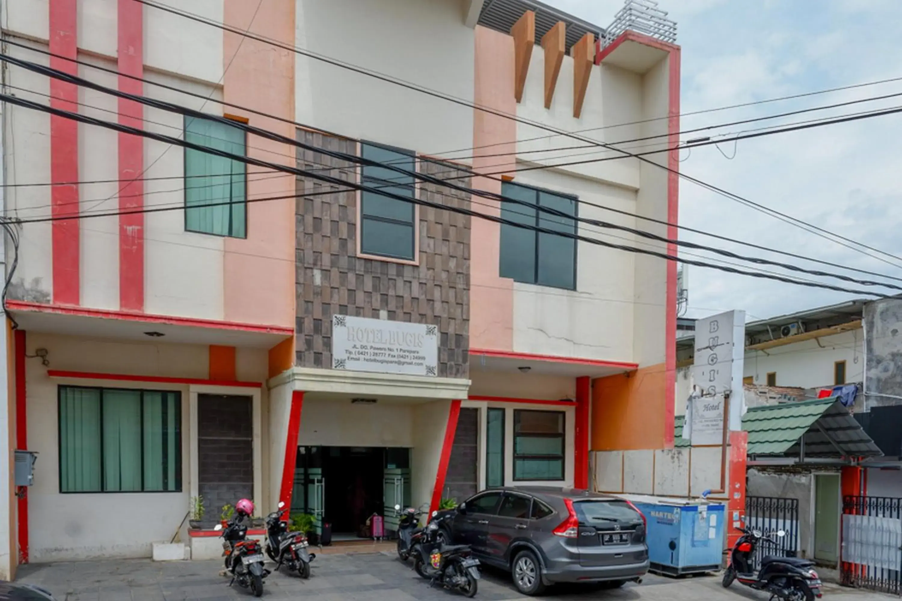 Property building in RedDoorz near Monumen Habibi Ainun Property building in RedDoorz near Monumen Habibi Ainun