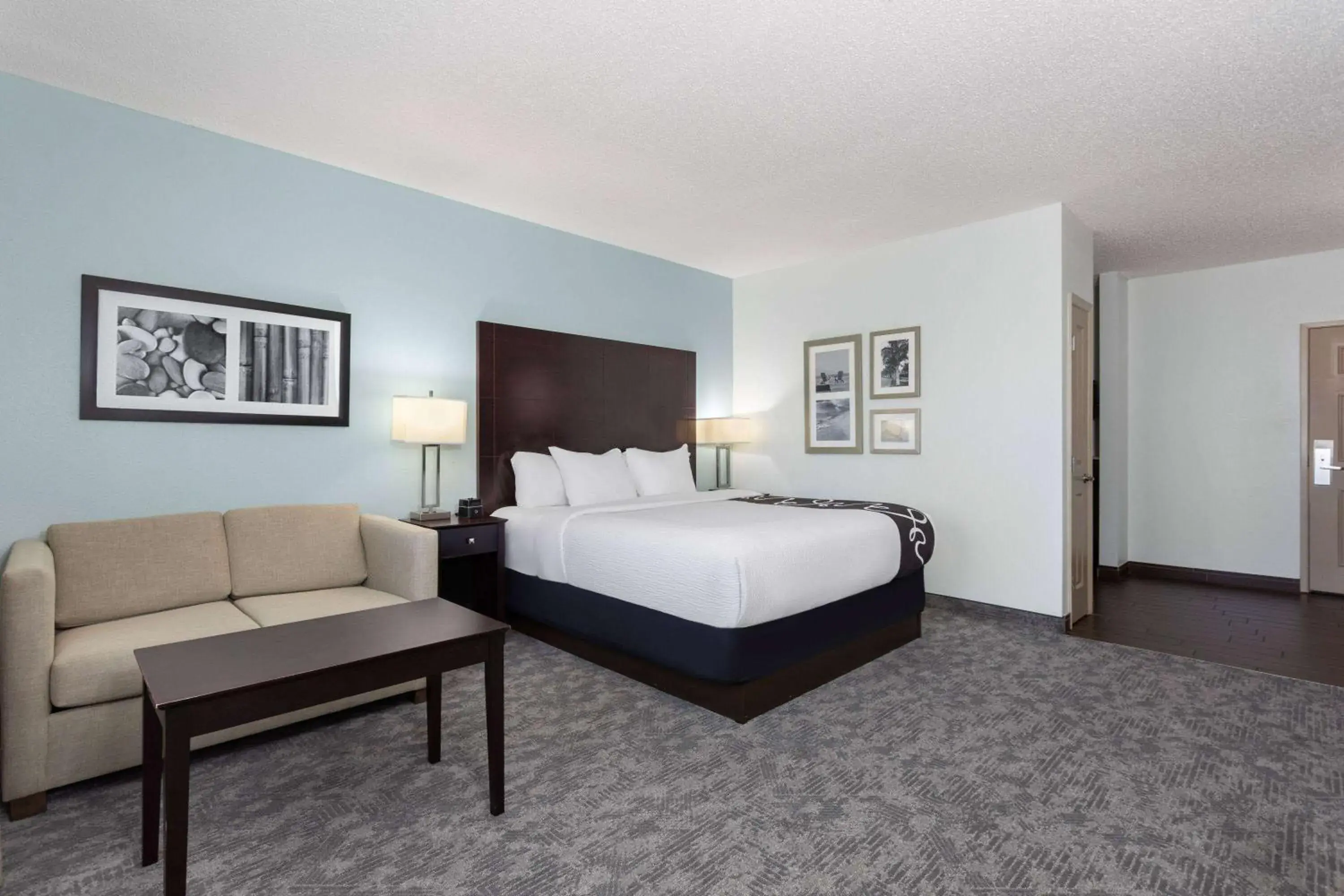 Photo of the whole room, Bed in La Quinta by Wyndham Bonita Springs Naples North Photo of the whole room, Bed in La Quinta by Wyndham Bonita Springs Naples North