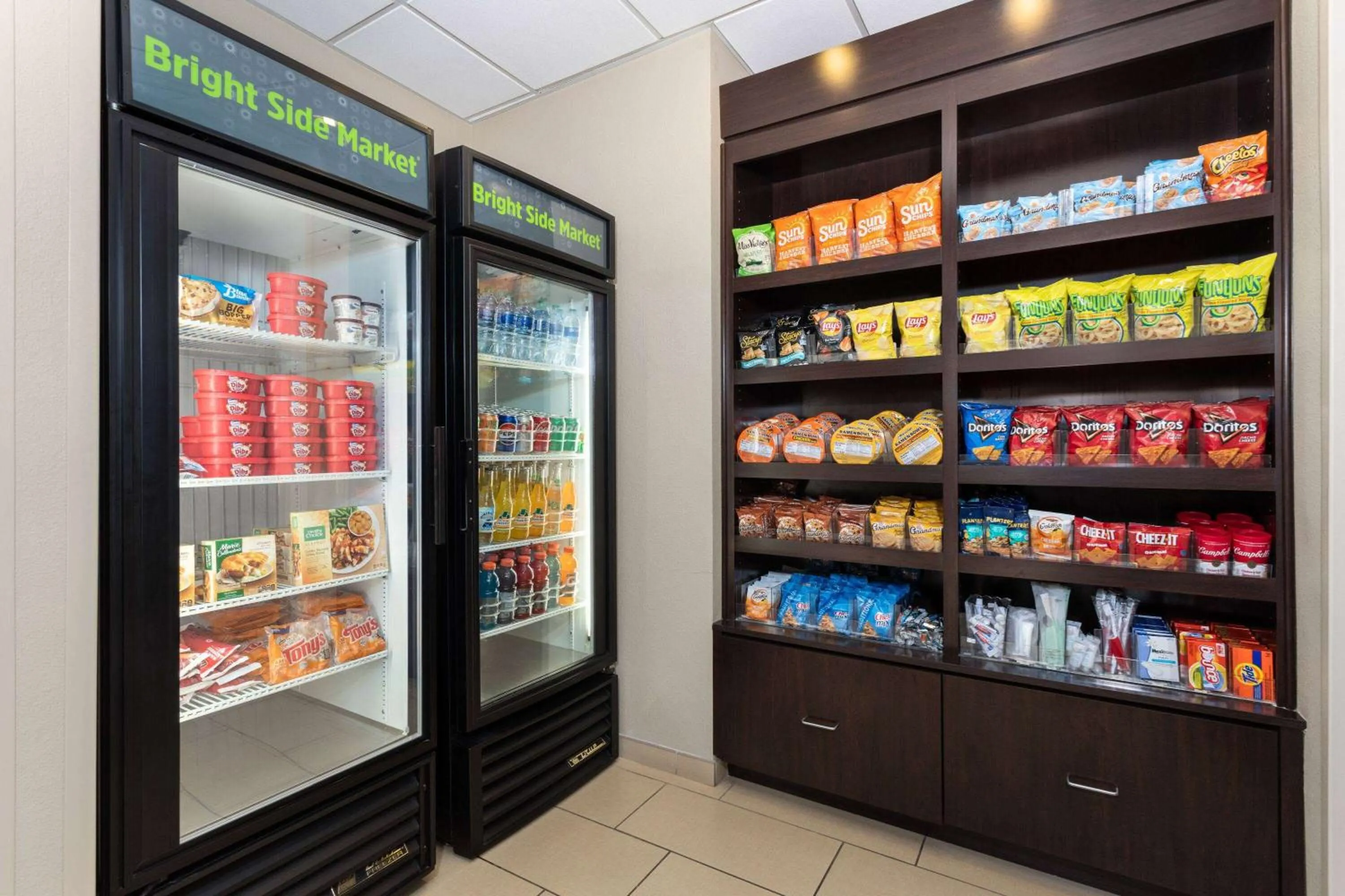 Food and drinks in La Quinta by Wyndham Bonita Springs Naples North