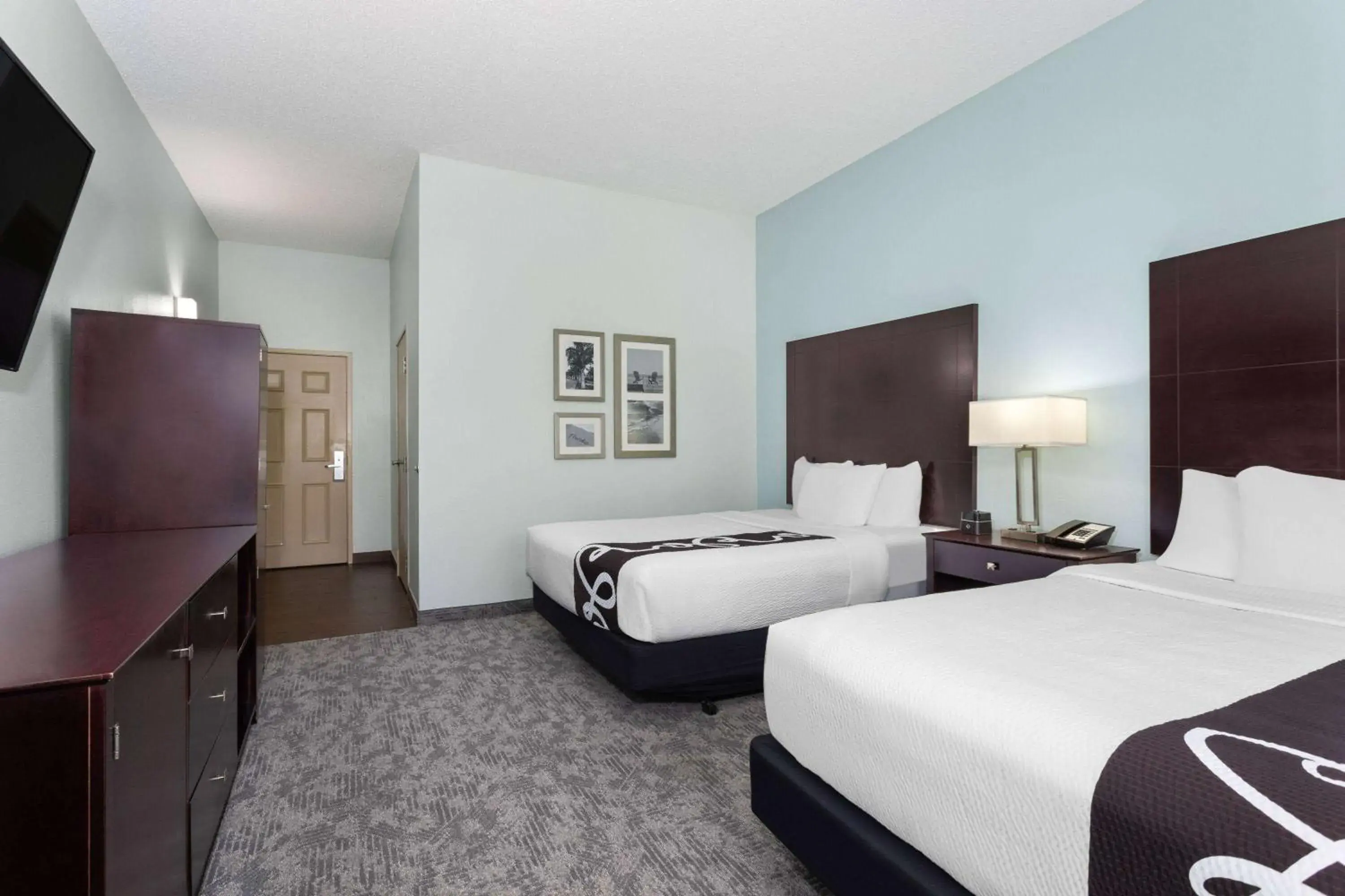 Photo of the whole room, Bed in La Quinta by Wyndham Bonita Springs Naples North Photo of the whole room, Bed in La Quinta by Wyndham Bonita Springs Naples North