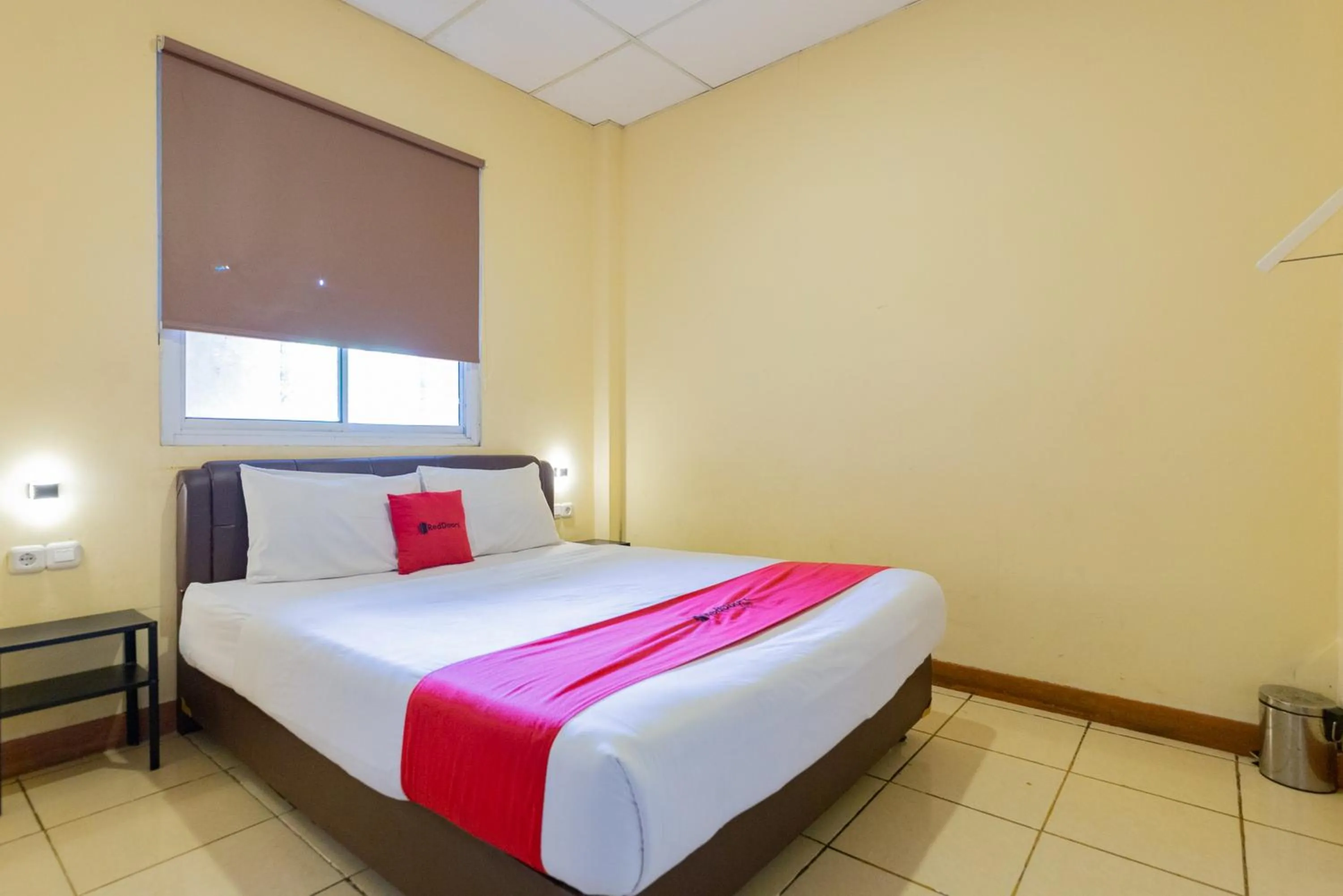 Bed in RedDoorz @ Iodium Residence Cikarang