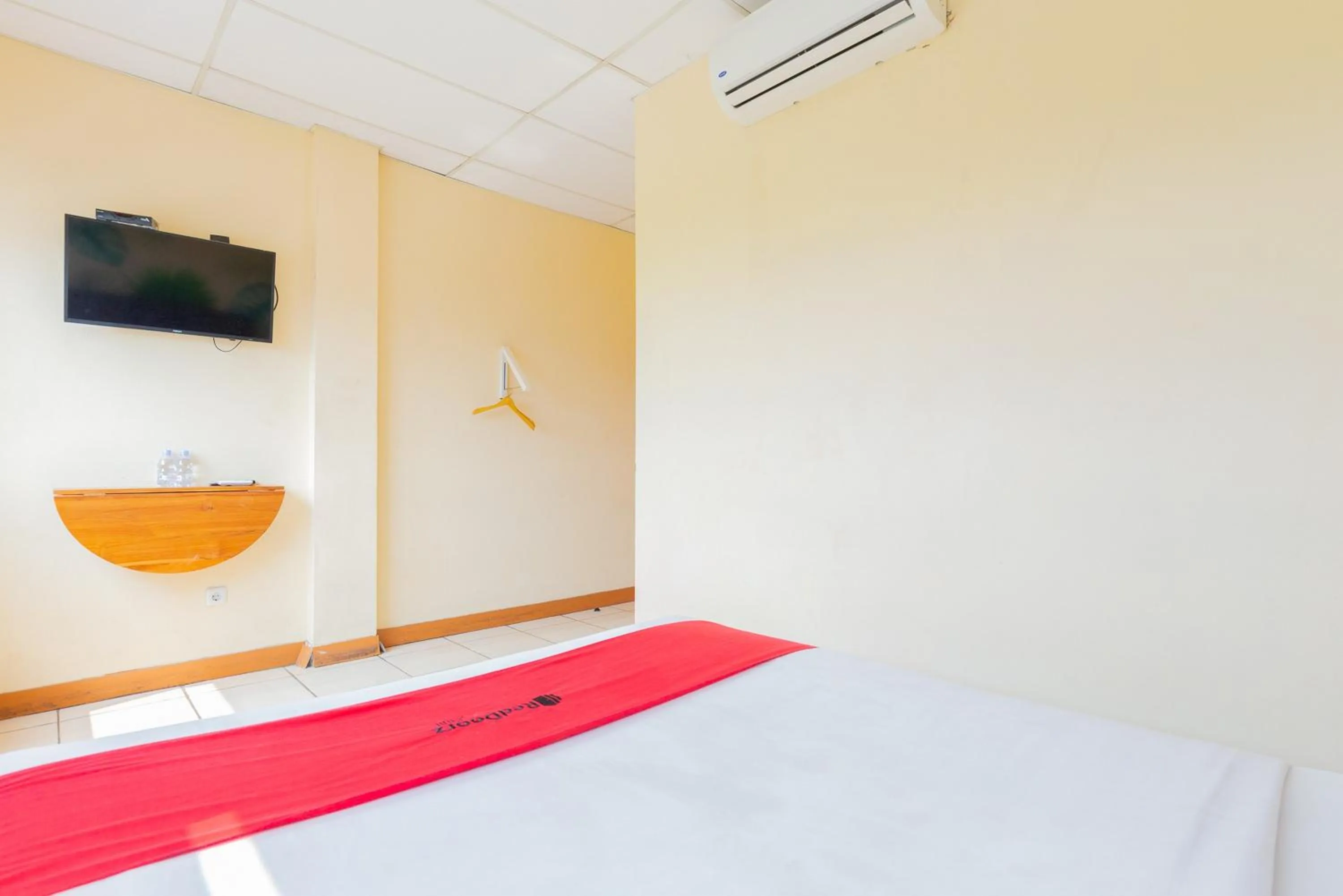 Bed in RedDoorz @ Iodium Residence Cikarang