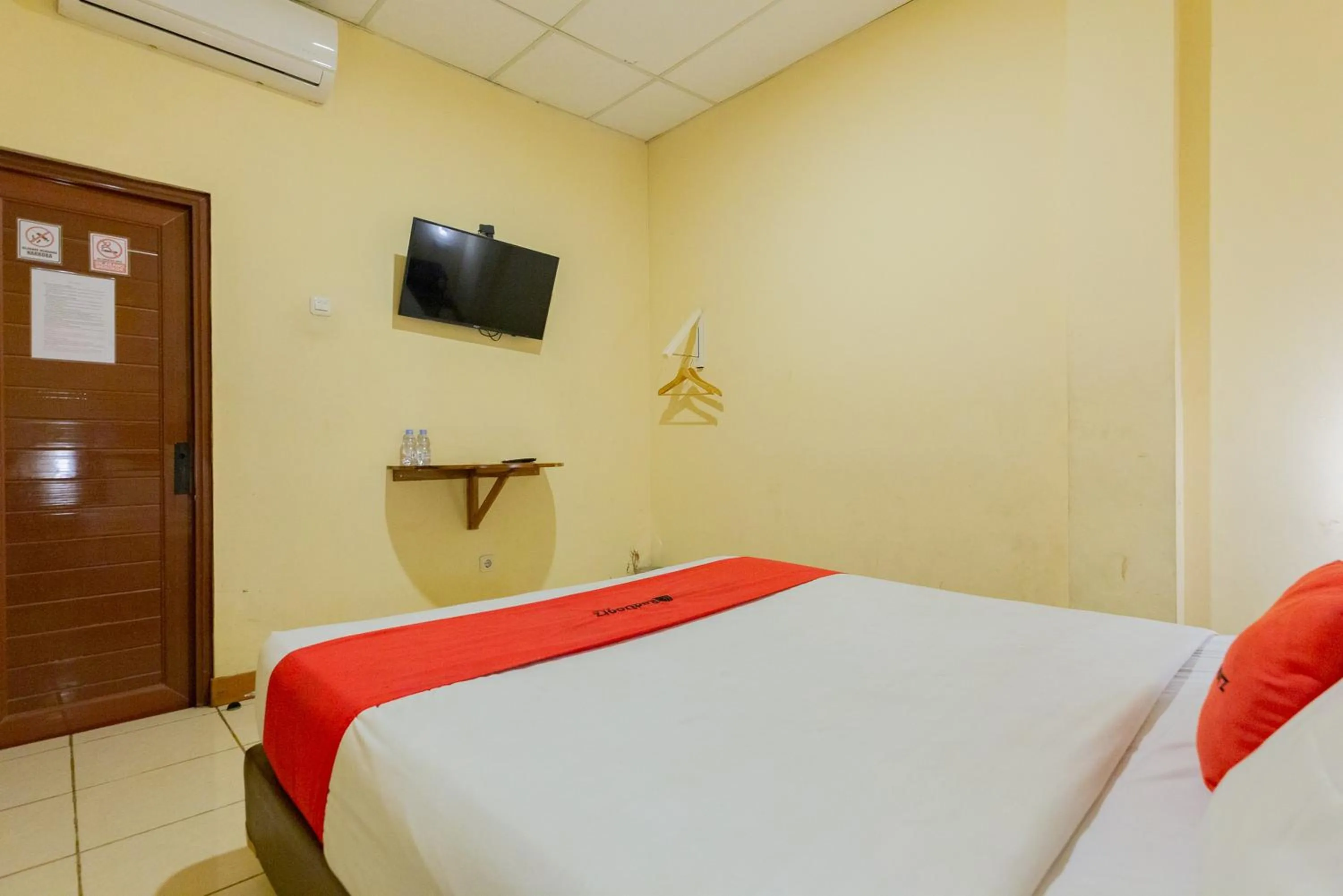 Bed in RedDoorz @ Iodium Residence Cikarang