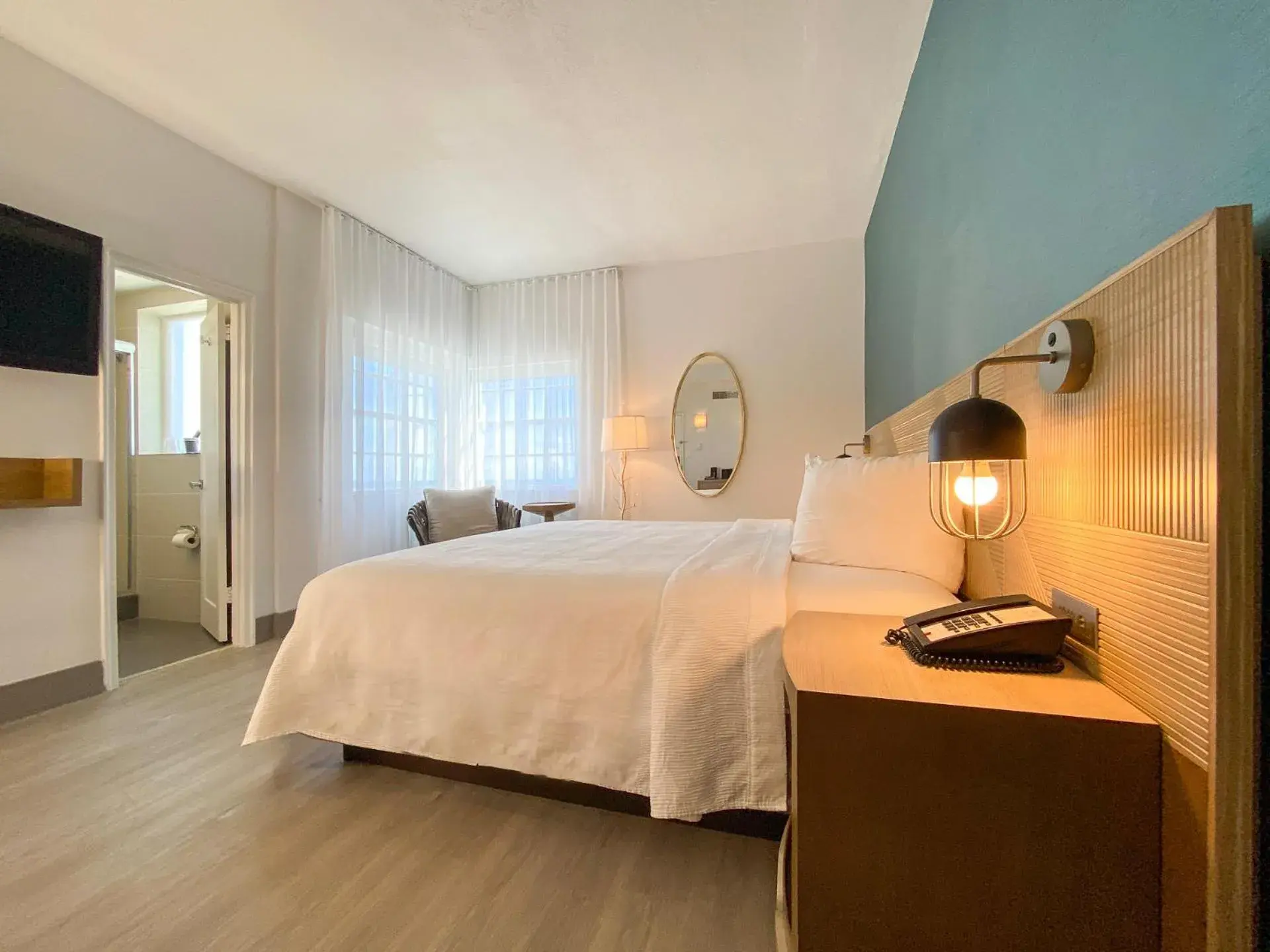 Bed in Marseilles Beachfront Hotel Bed in Marseilles Beachfront Hotel