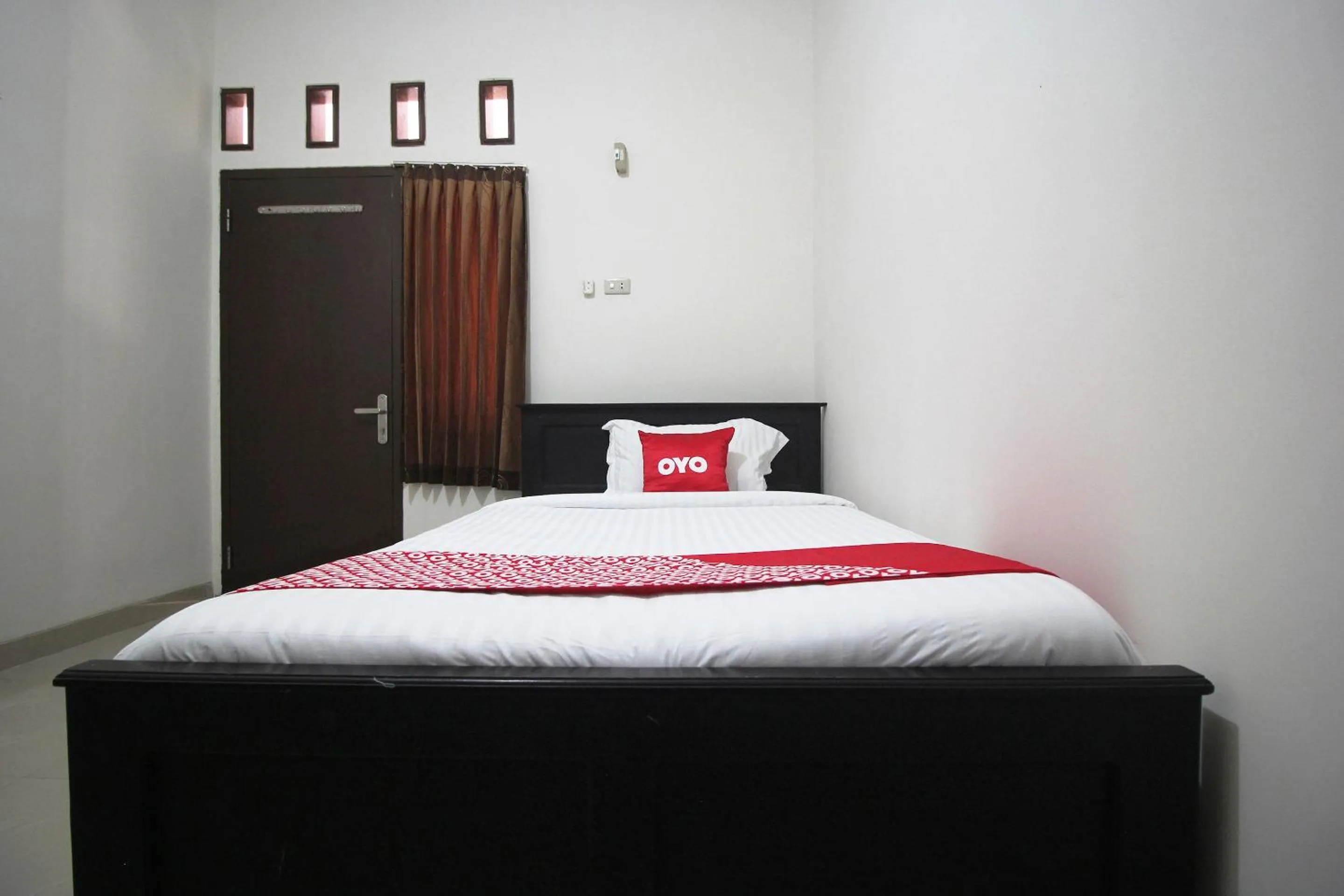 Bedroom, Bed in Hotel O Wisma Ray Syariah