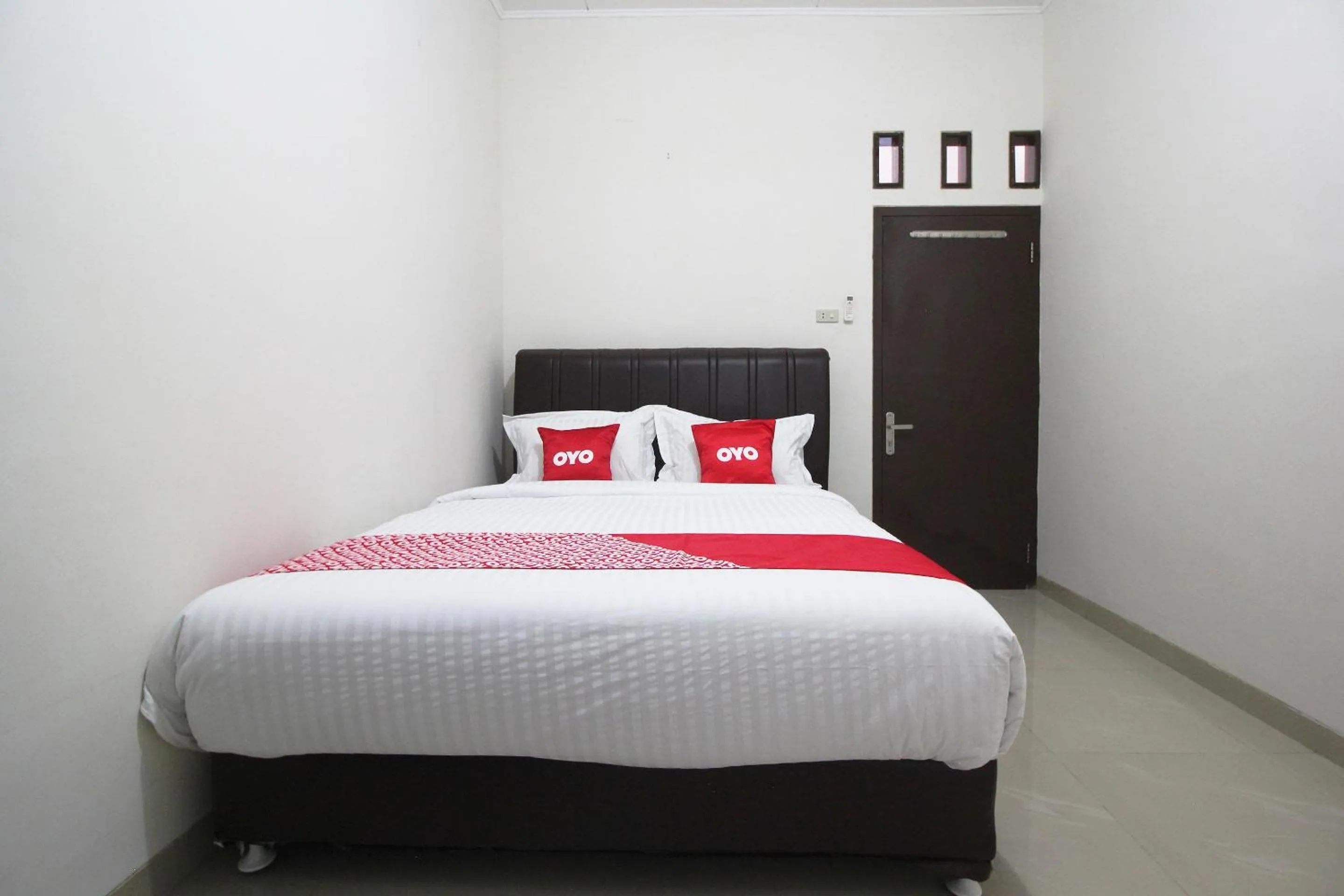 Bedroom, Bed in Hotel O Wisma Ray Syariah