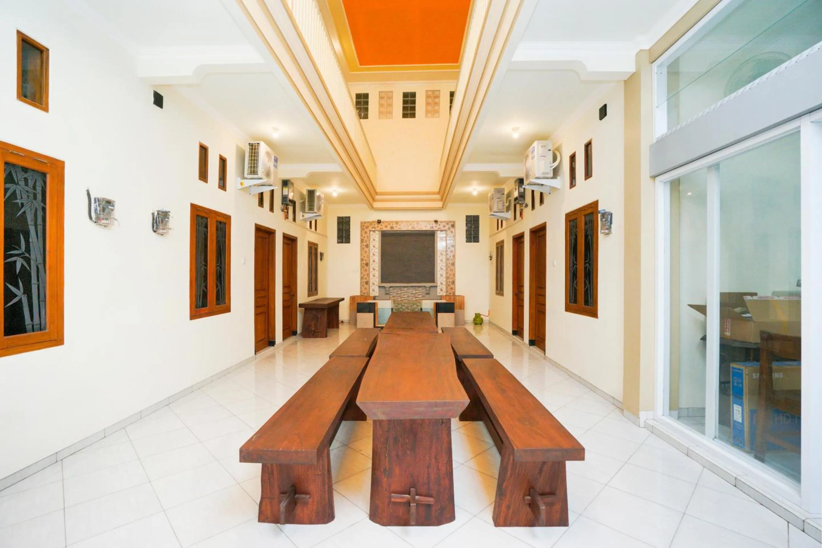 Lobby or reception in OYO 1642 Penginapan Anggrek Syariah 2