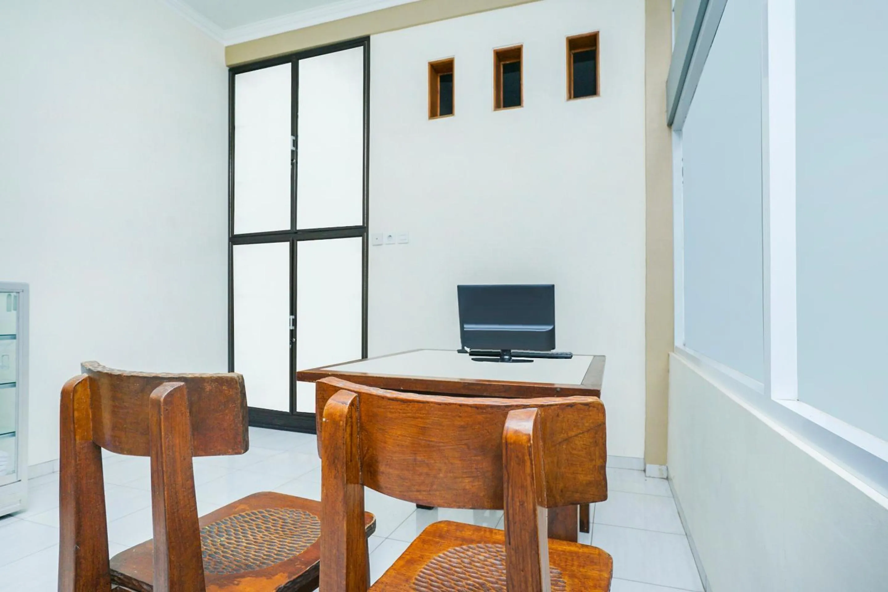 Lobby or reception in OYO 1642 Penginapan Anggrek Syariah 2