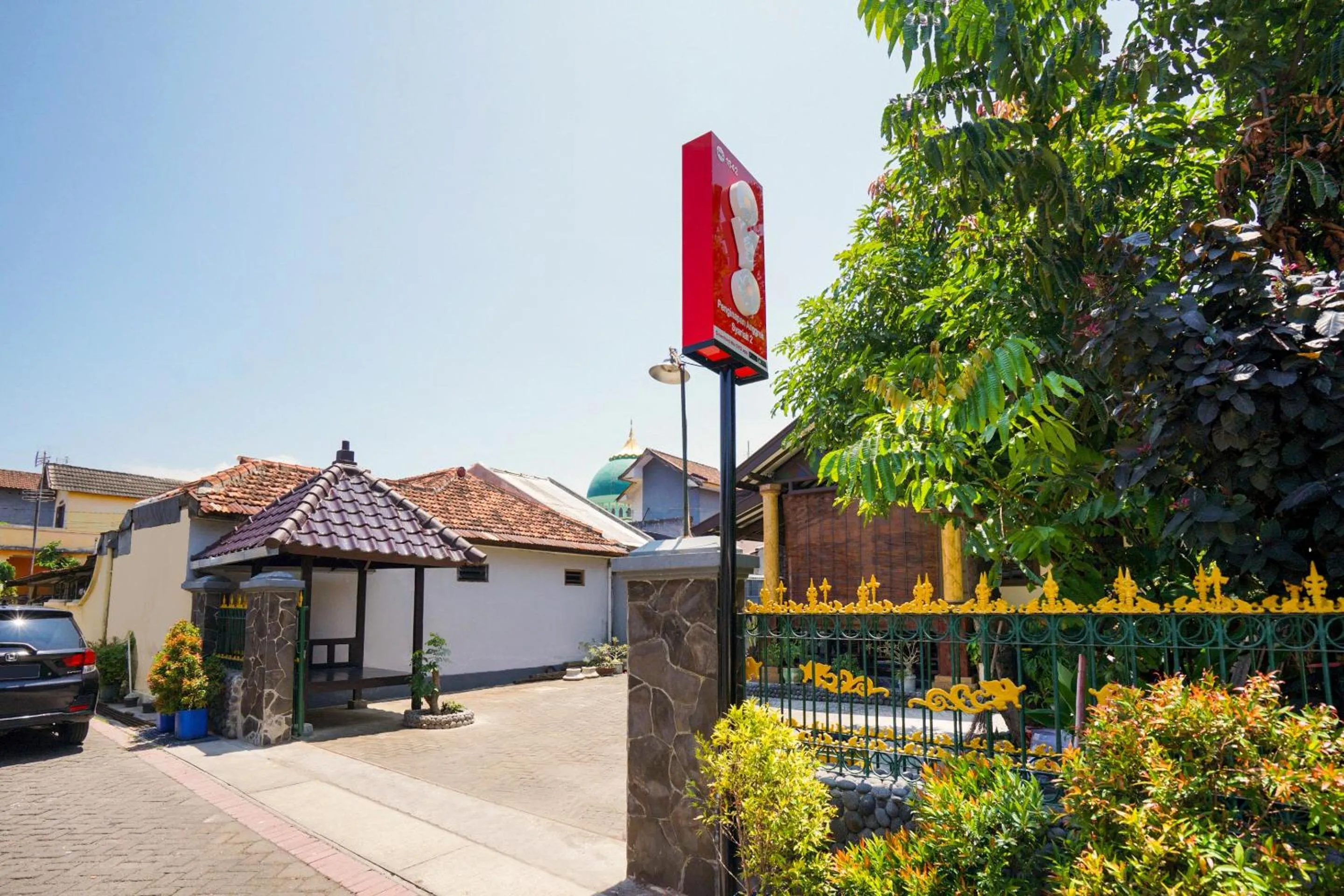 Facade/entrance in OYO 1642 Penginapan Anggrek Syariah 2