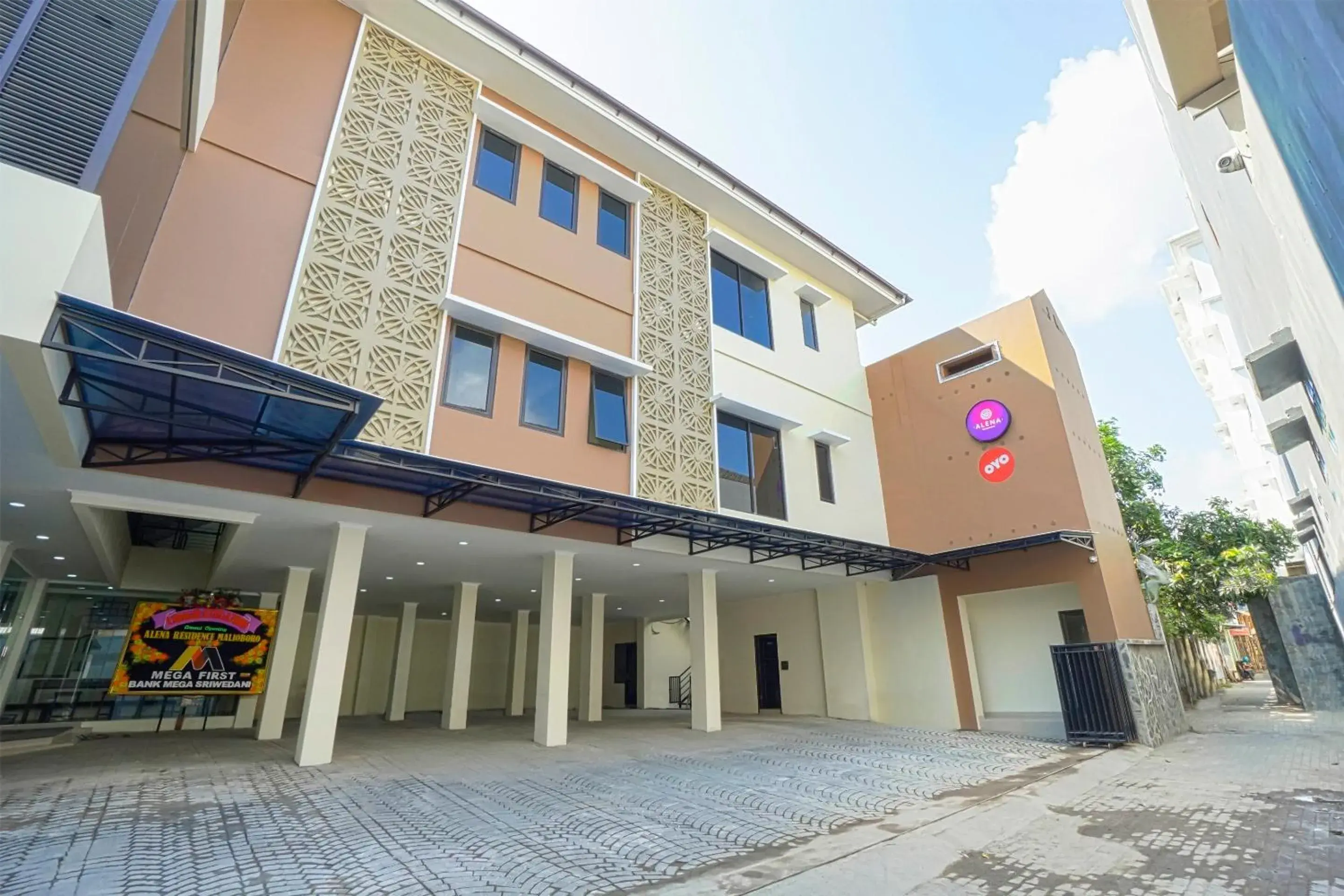 Facade/entrance in Collection O Yogyakarta near Jalan Malioboro formerly Alena Residence Facade/entrance in Collection O Yogyakarta near Jalan Malioboro formerly Alena Residence