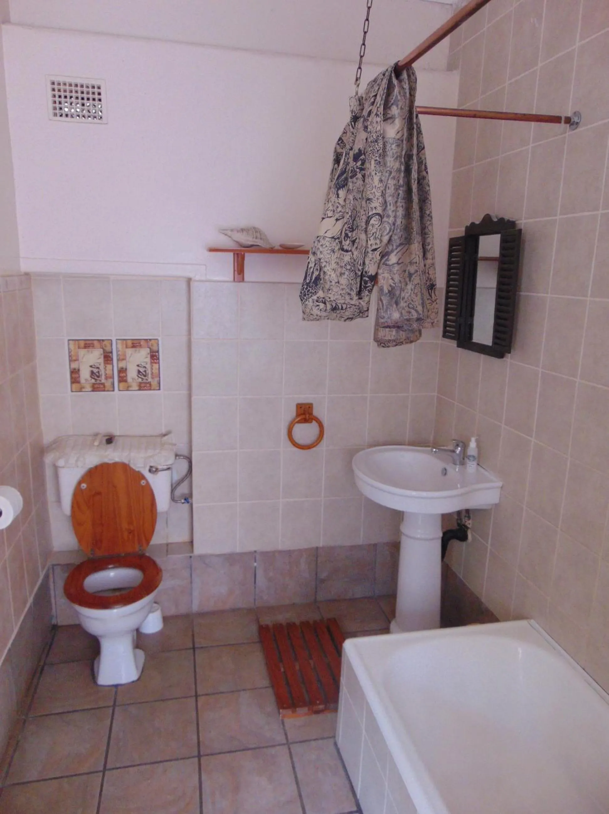 Toilet in Fountain Baths Guest Cottages