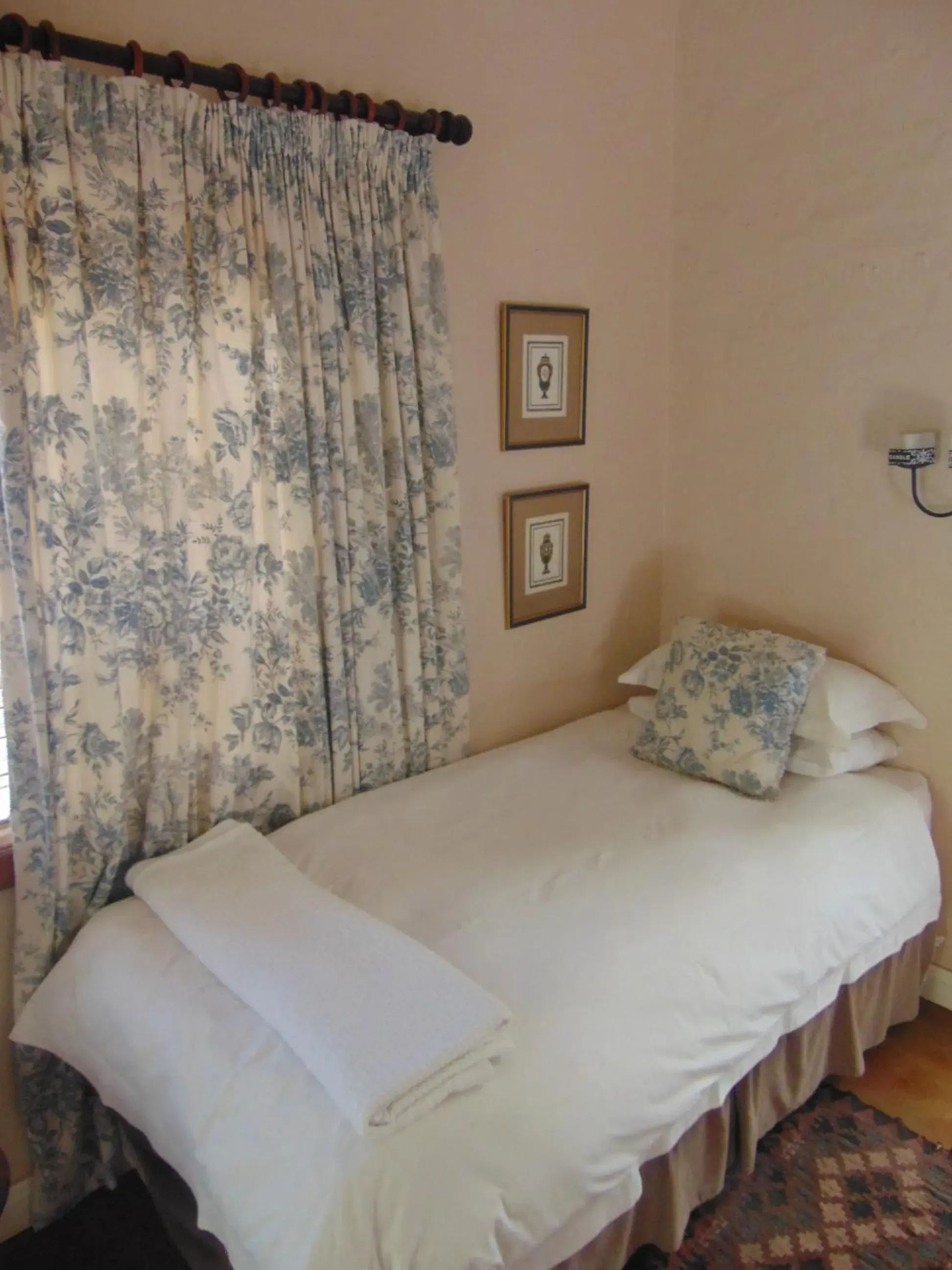 Family Room with Garden View - single occupancy in Fountain Baths Guest Cottages Family Room with Garden View - single occupancy in Fountain Baths Guest Cottages