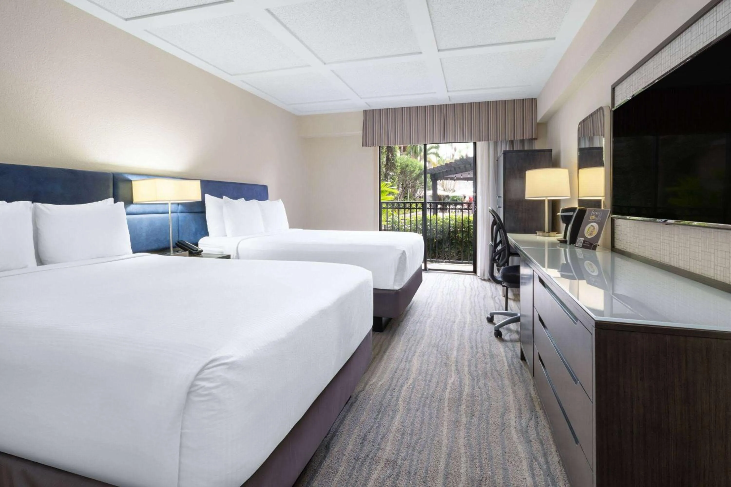 Photo of the whole room, Bed in Wyndham Boca Raton Hotel