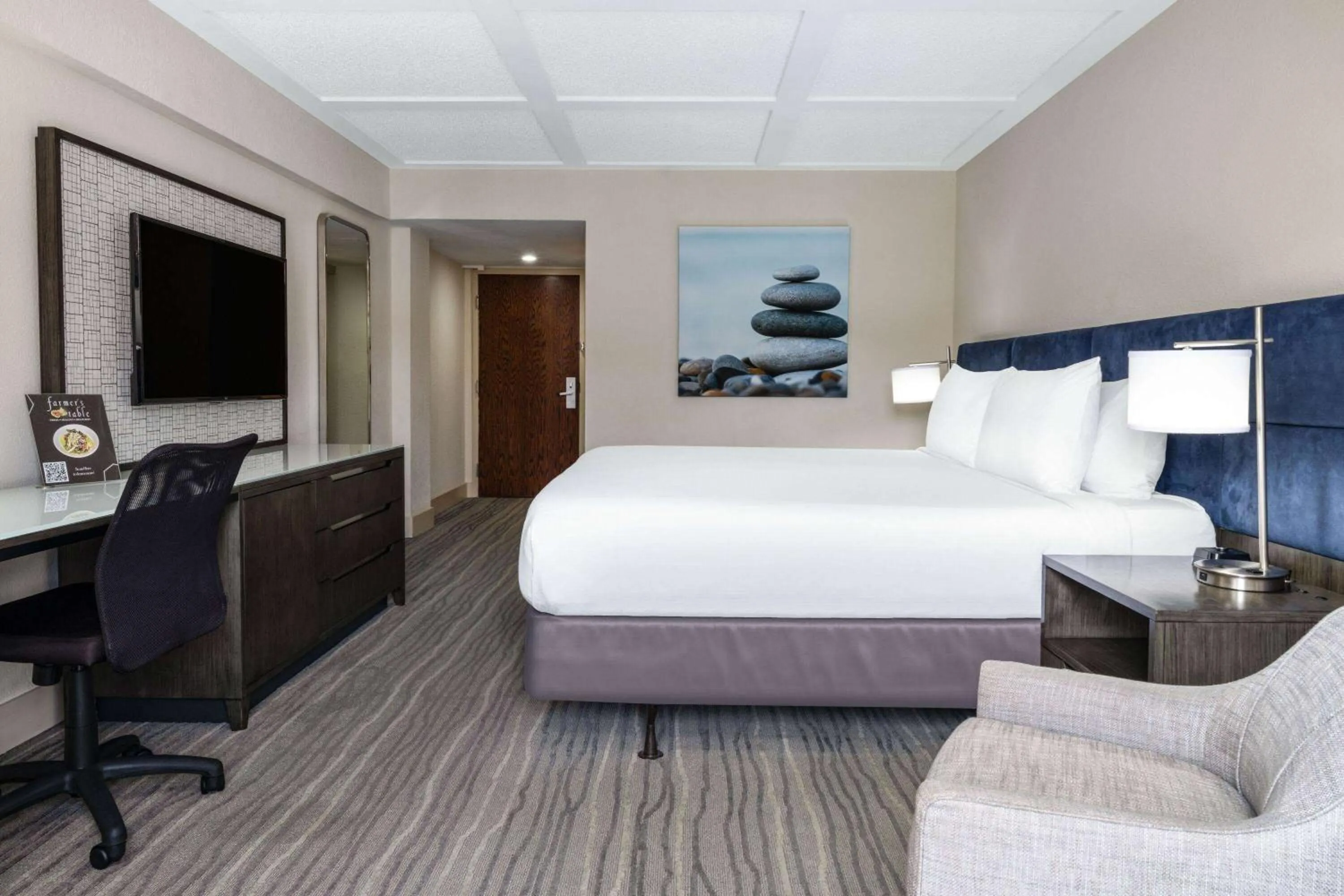 Photo of the whole room, Bed in Wyndham Boca Raton Hotel