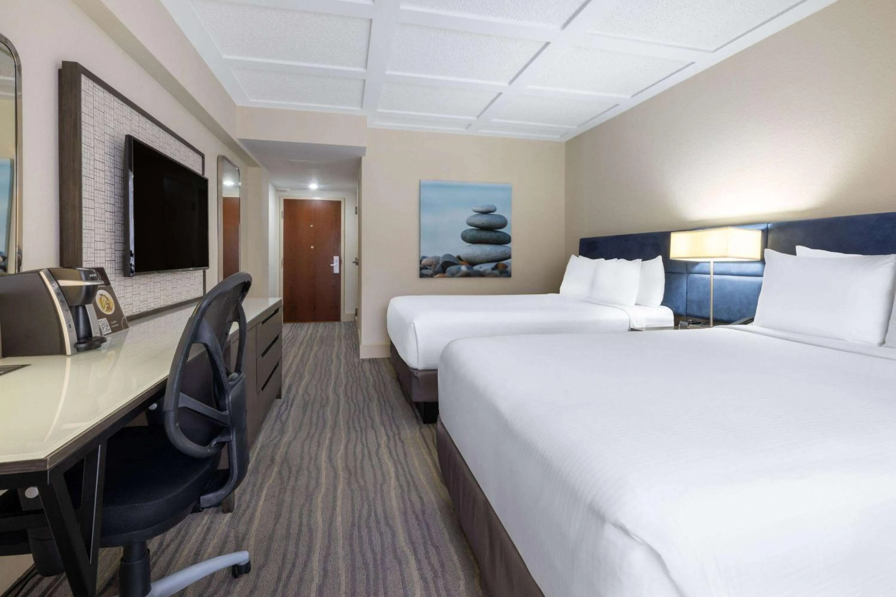 Photo of the whole room, Bed in Wyndham Boca Raton Hotel