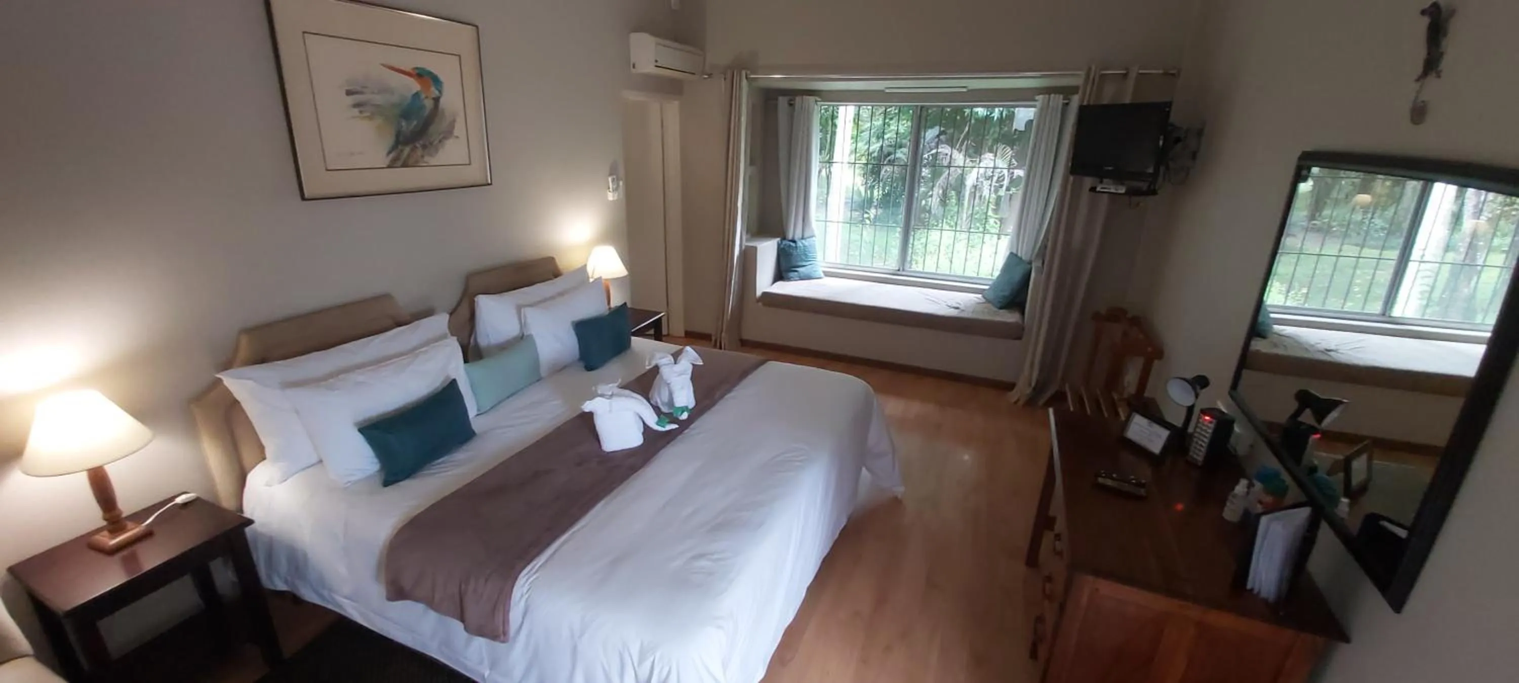 Photo of the whole room, Bed in Rockview Lodge