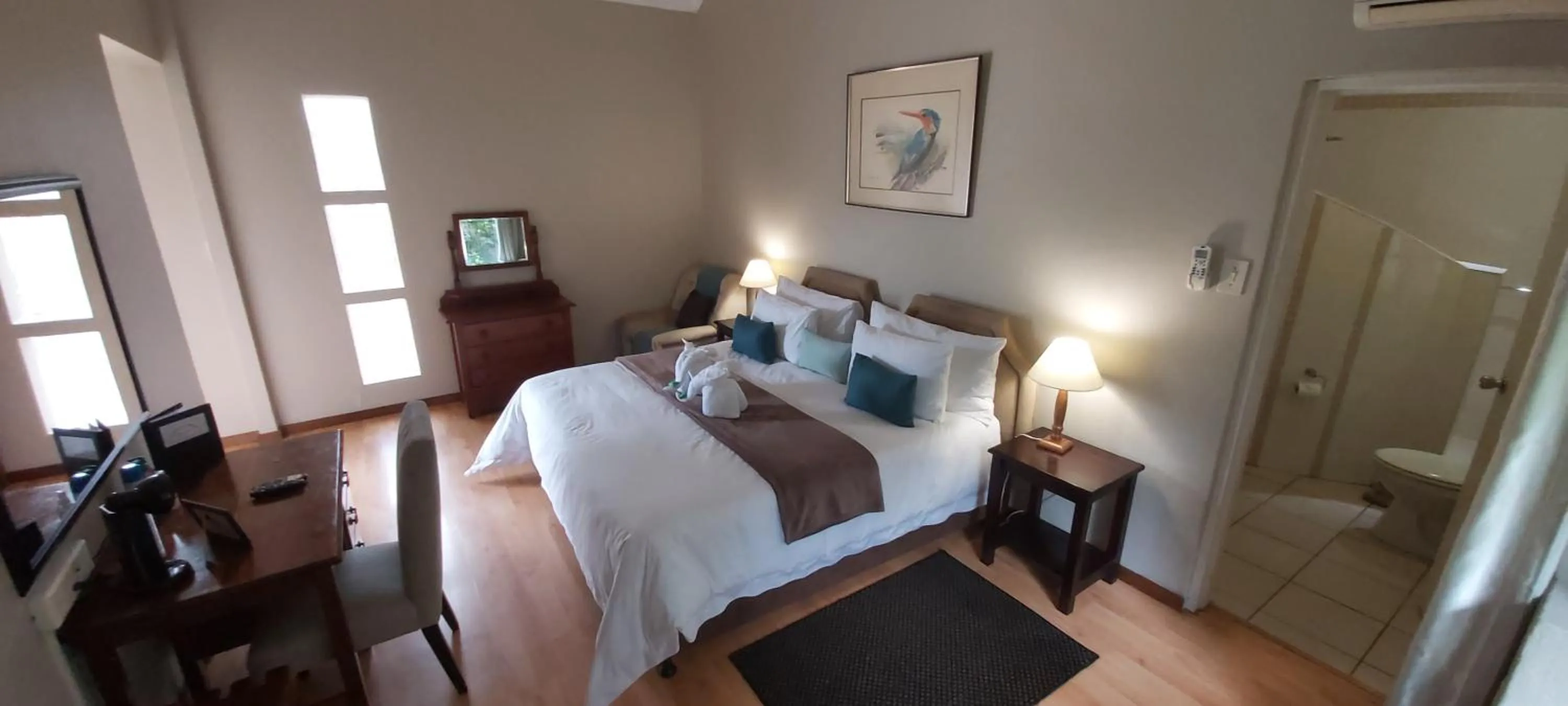 Photo of the whole room, Bed in Rockview Lodge