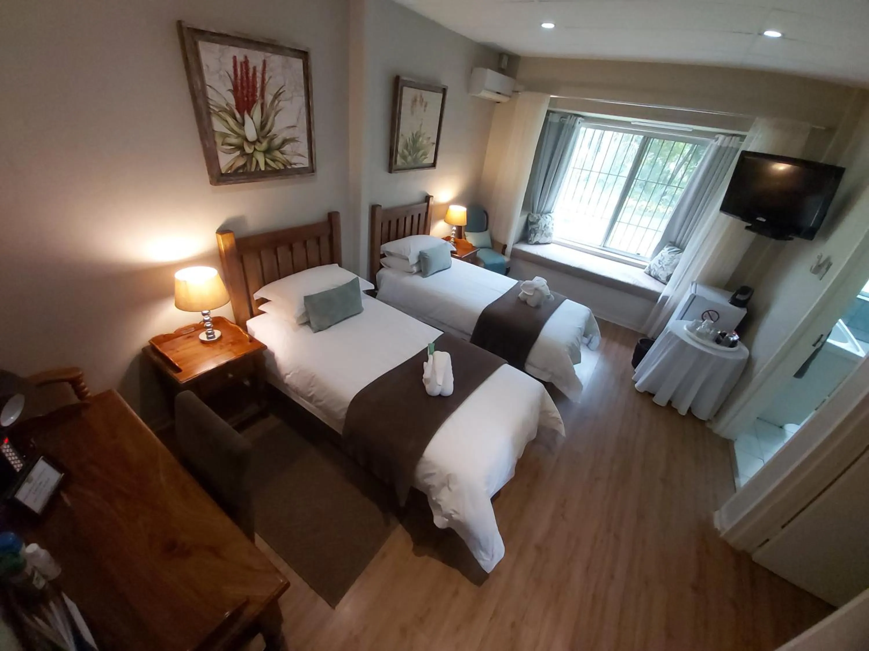Bedroom, Bed in Rockview Lodge
