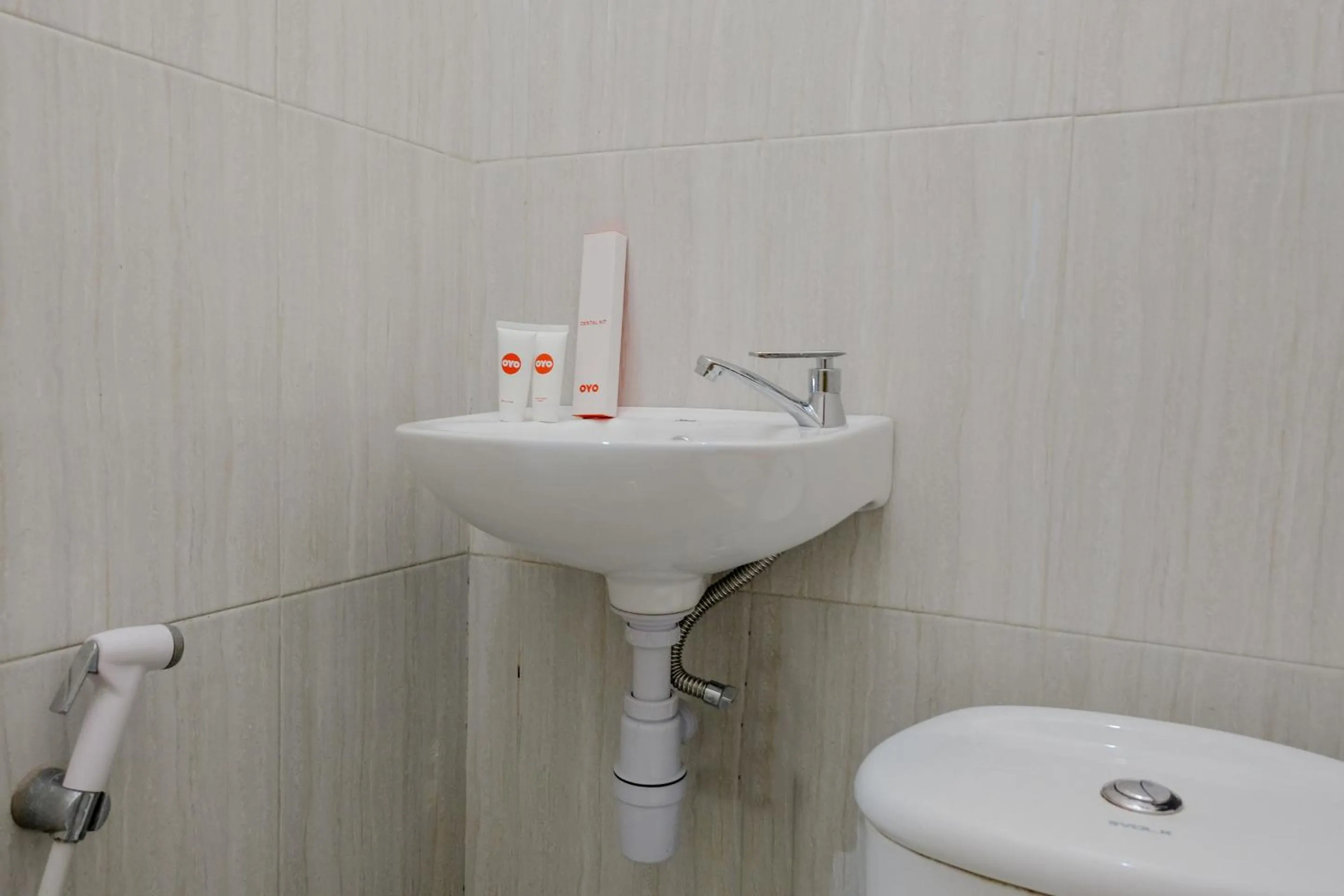 Bathroom in OYO 1475 Oemah Jawa Family Residence