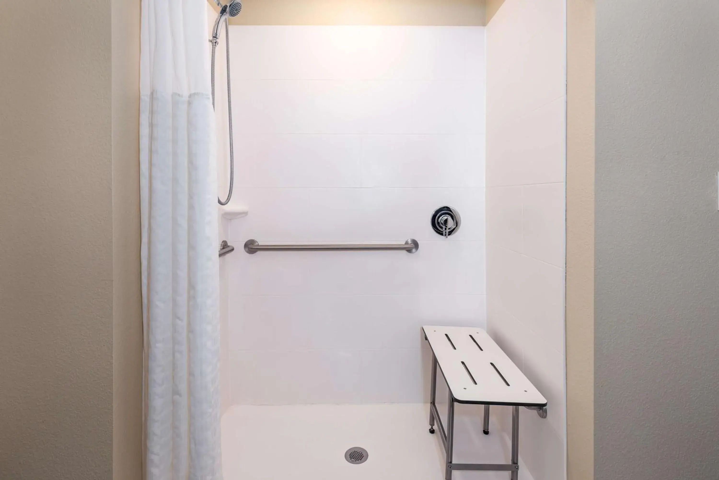 King Room with Mobility Accessible Roll-In Shower and Sofa Bed in Ameniti Bay - Best Western Signature Collection King Room with Mobility Accessible Roll-In Shower and Sofa Bed in Ameniti Bay - Best Western Signature Collection