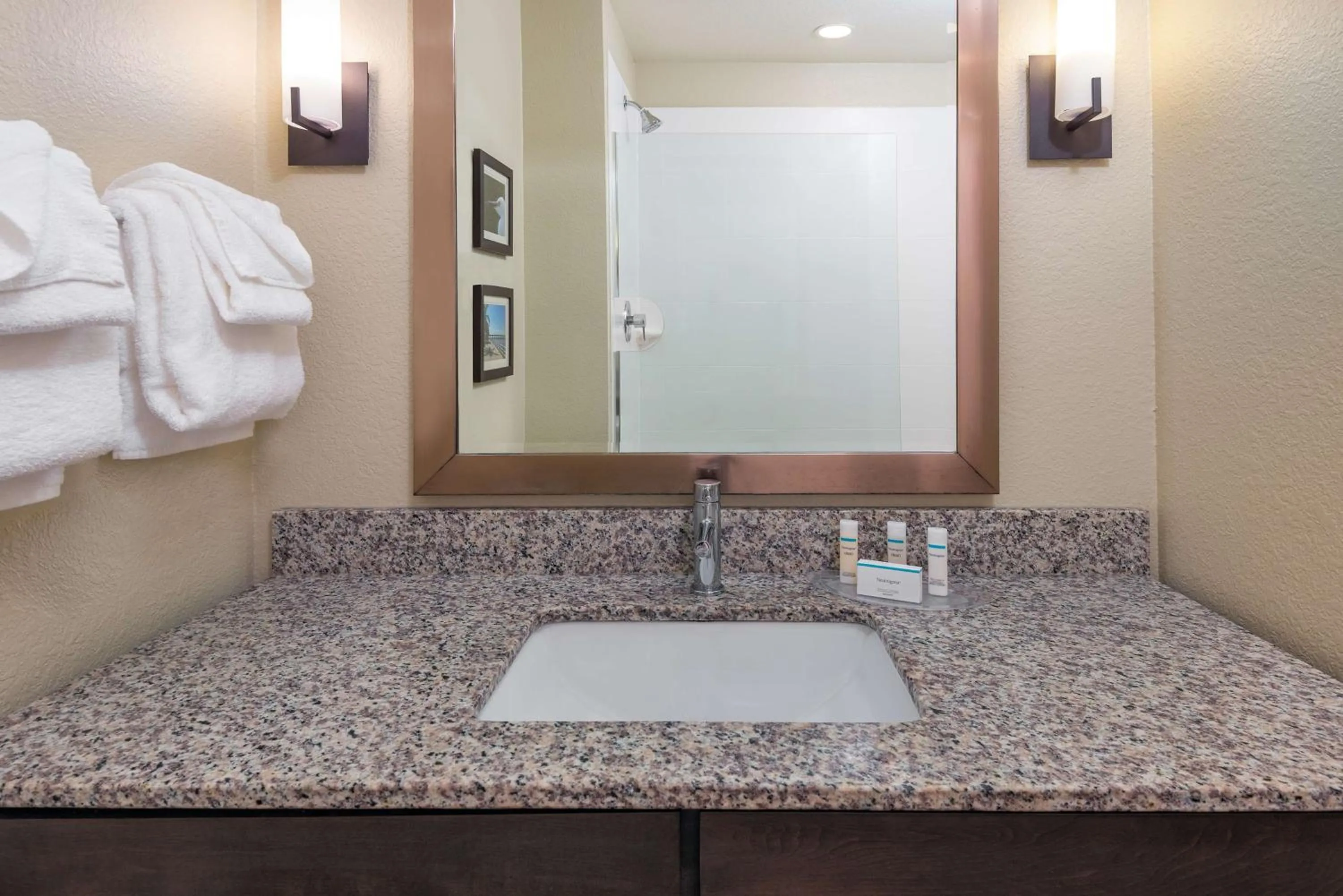 Bedroom in Ameniti Bay - Best Western Signature Collection