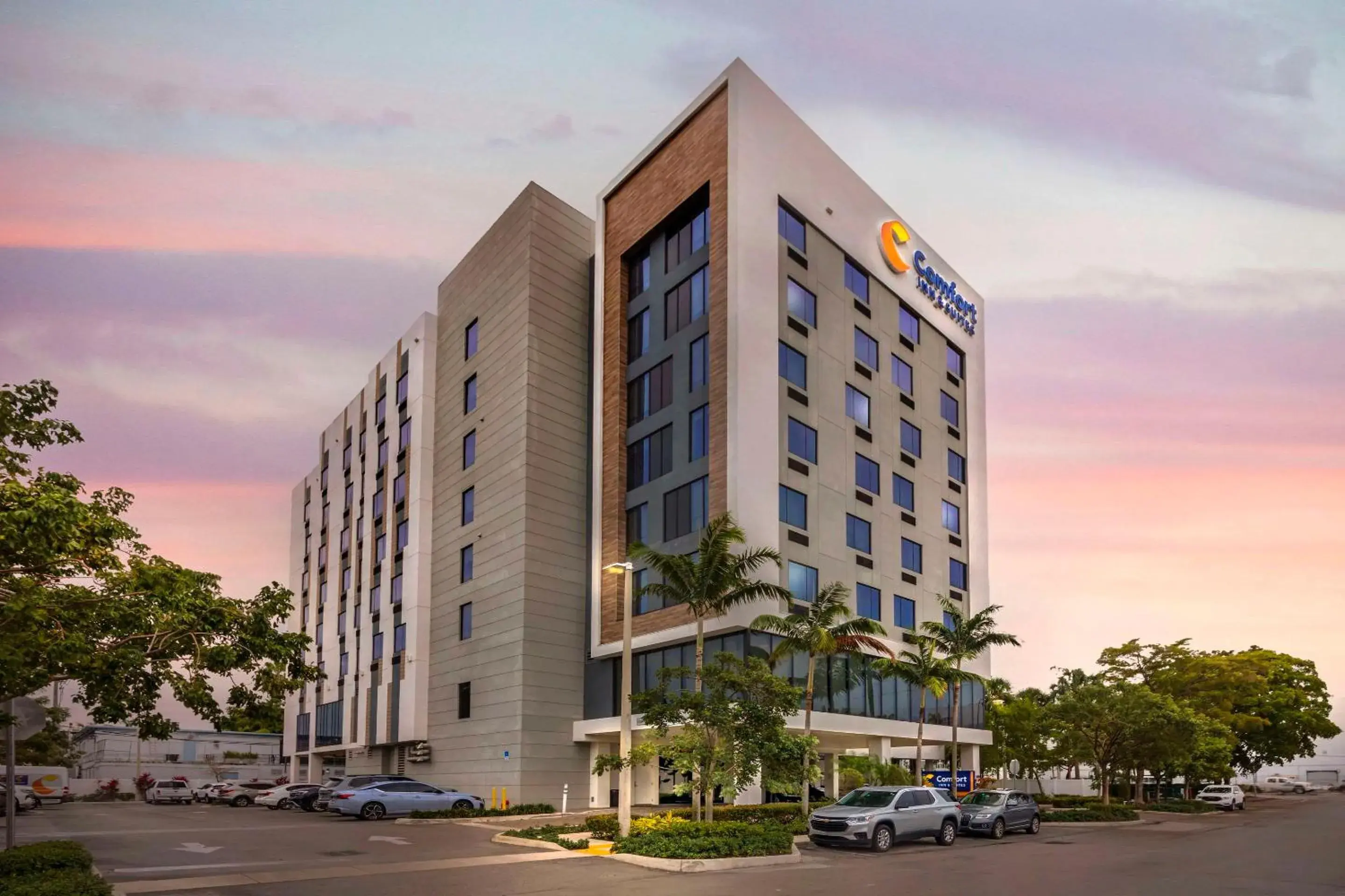 Property building in Comfort Inn & Suites Miami International Airport Property building in Comfort Inn & Suites Miami International Airport