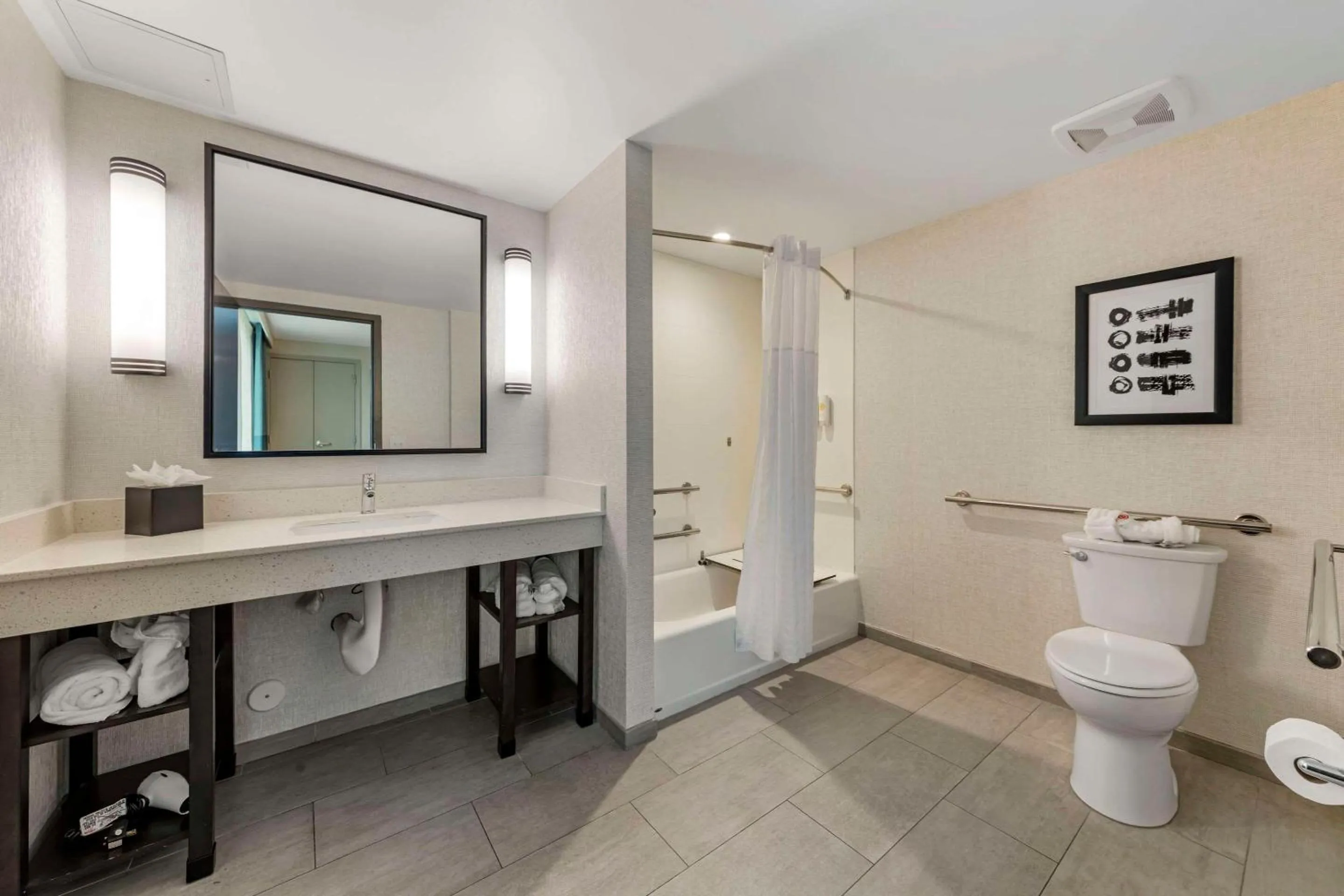 Bedroom in Comfort Inn & Suites Miami International Airport