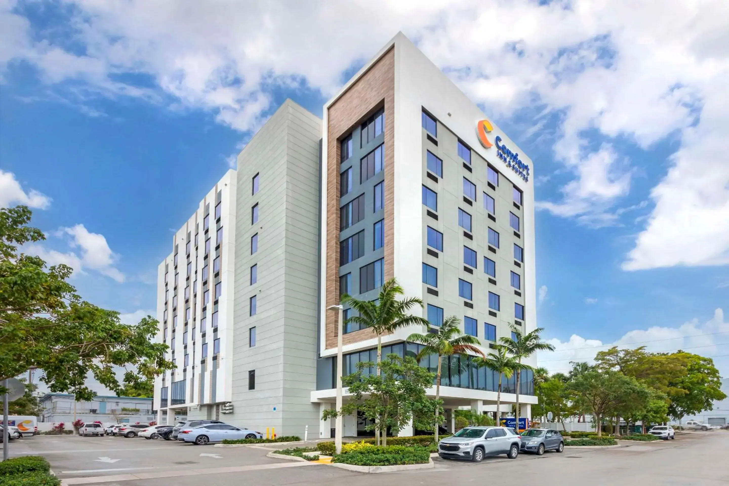 Property building in Comfort Inn & Suites Miami International Airport Property building in Comfort Inn & Suites Miami International Airport