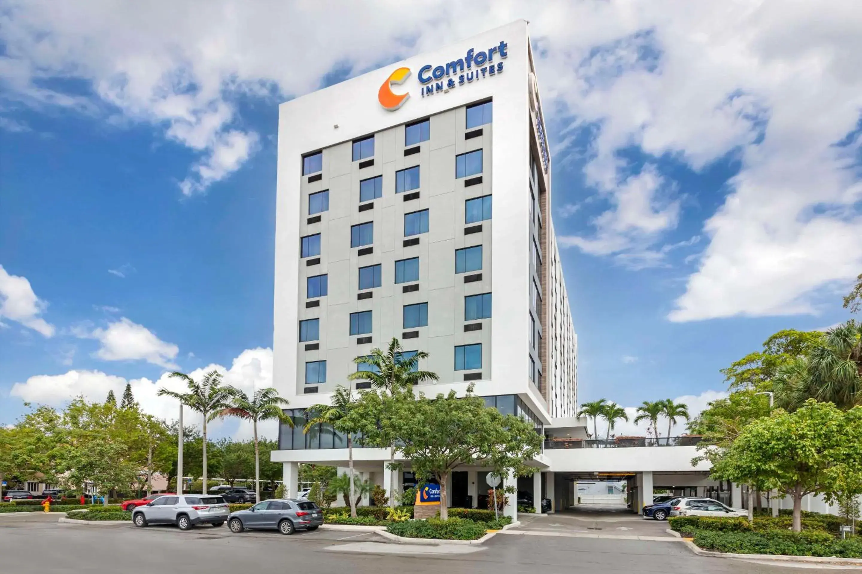 Property building in Comfort Inn & Suites Miami International Airport Property building in Comfort Inn & Suites Miami International Airport