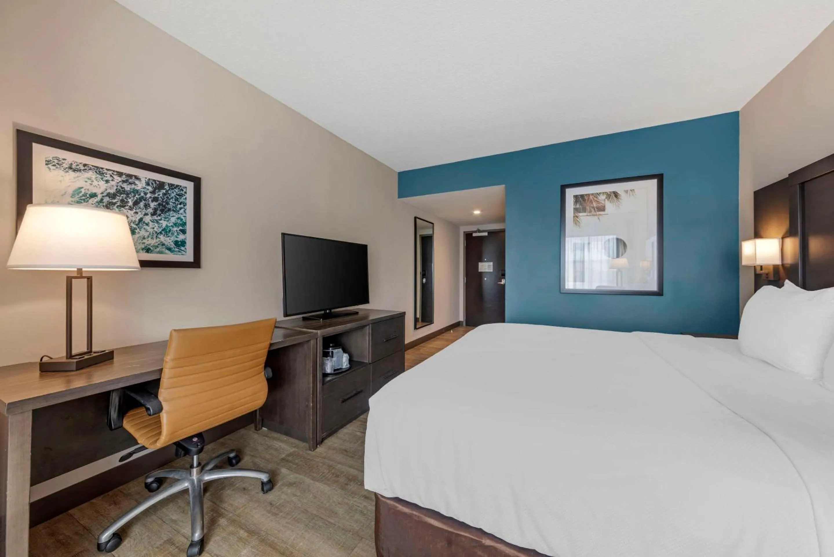 Bedroom, Bed in Comfort Inn & Suites Miami International Airport