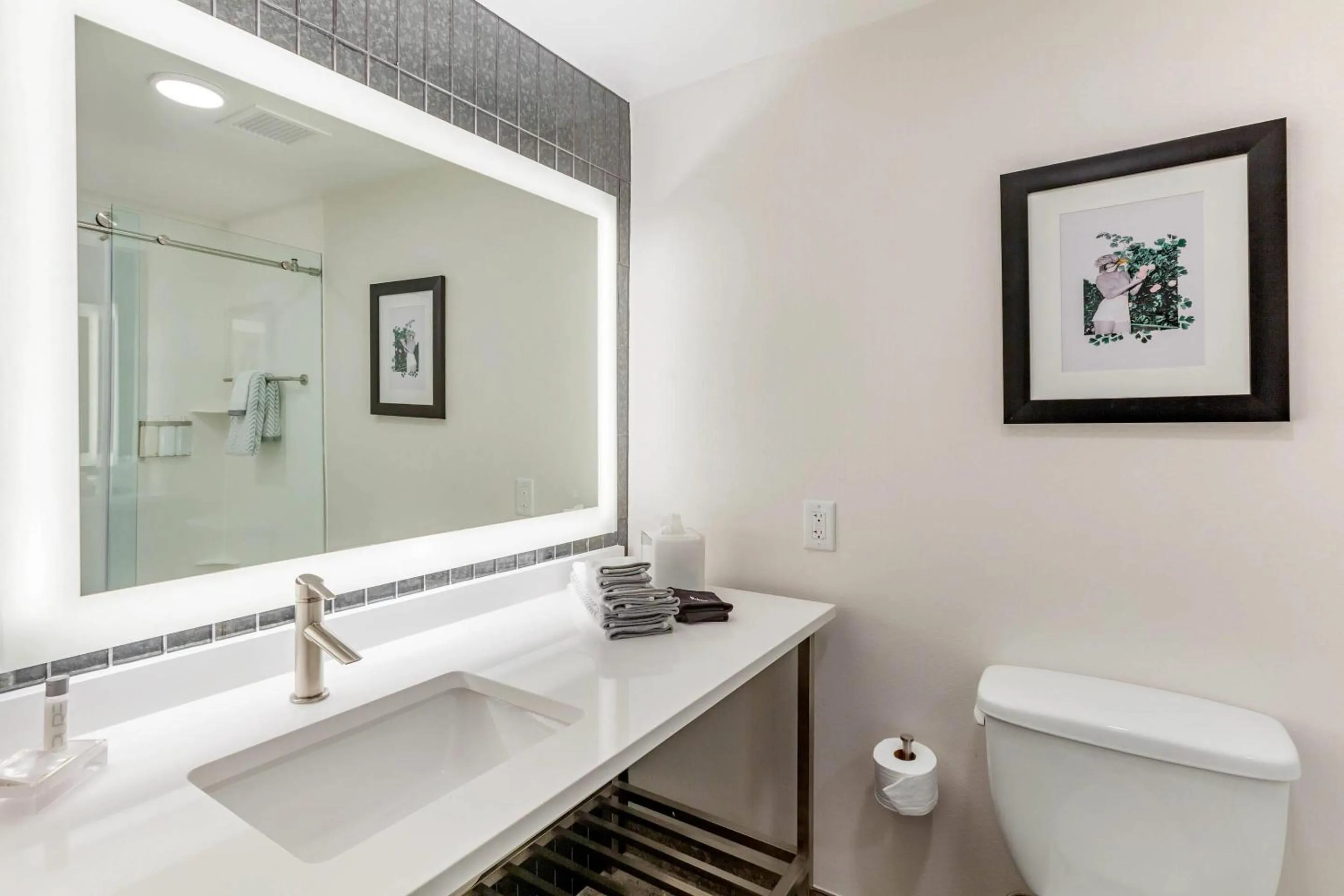 Bedroom in Cambria Downtown Phoenix Convention & Airport Hotel