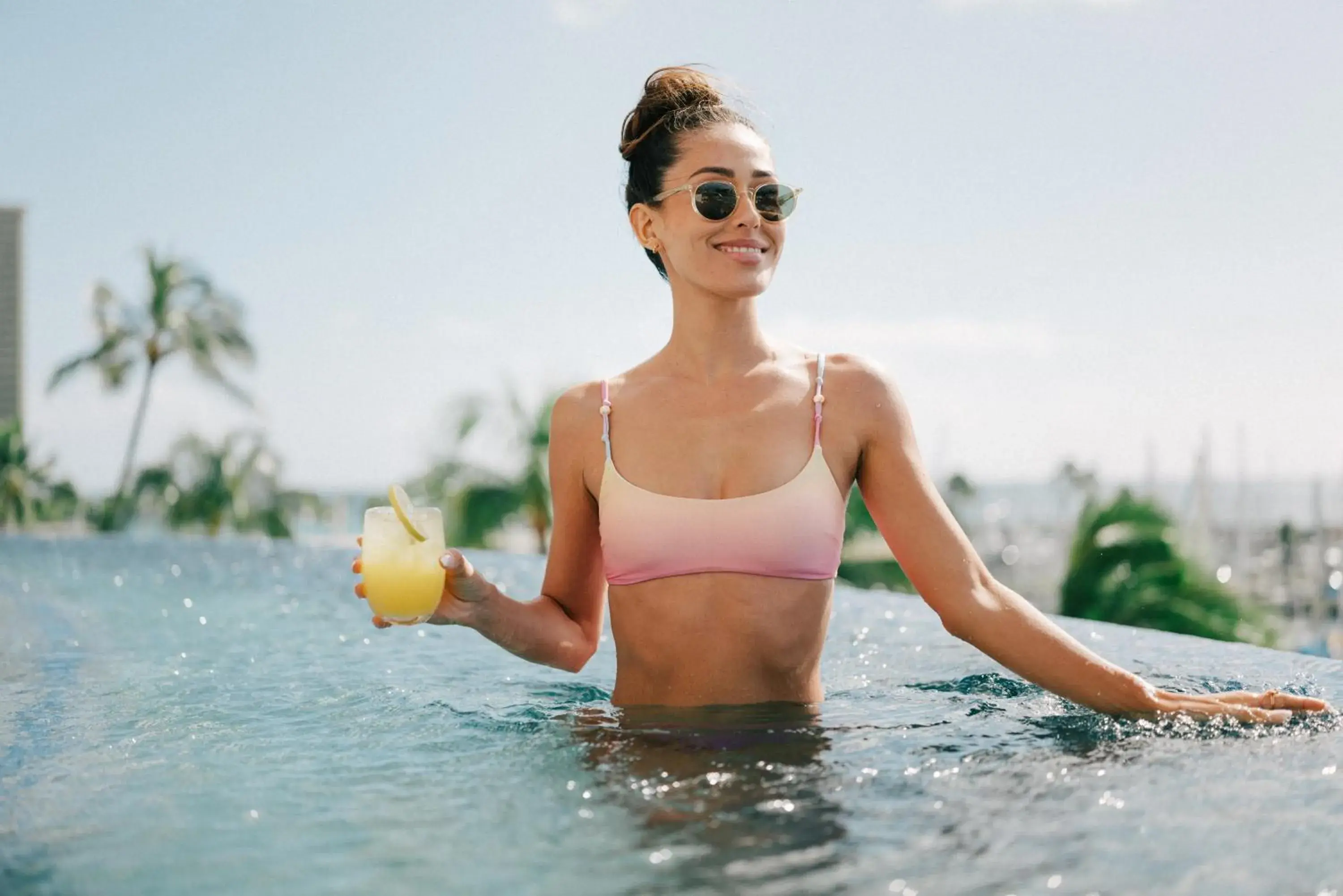 Swimming pool in Prince Waikiki Swimming pool in Prince Waikiki