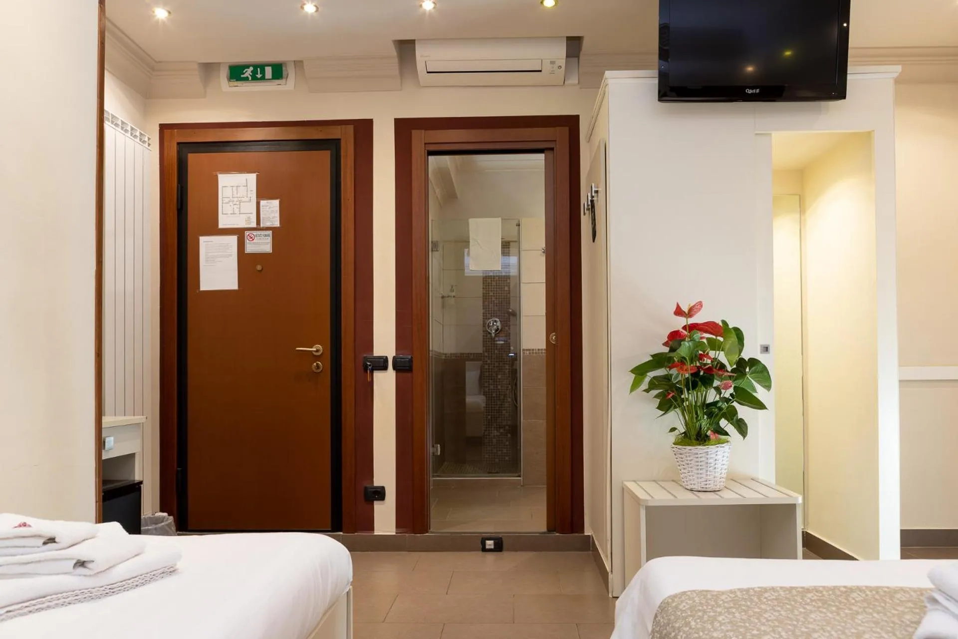 Bathroom, Bed in Il Piccolo Piacenza