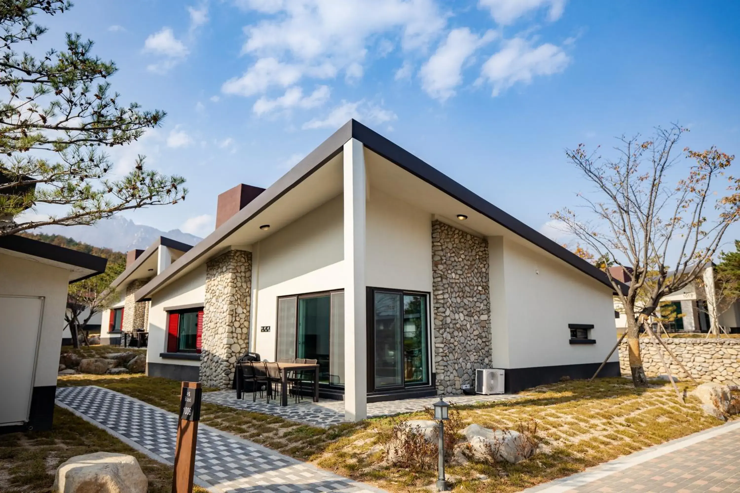 Property building in Kensington Resort Seorak Valley Property building in Kensington Resort Seorak Valley