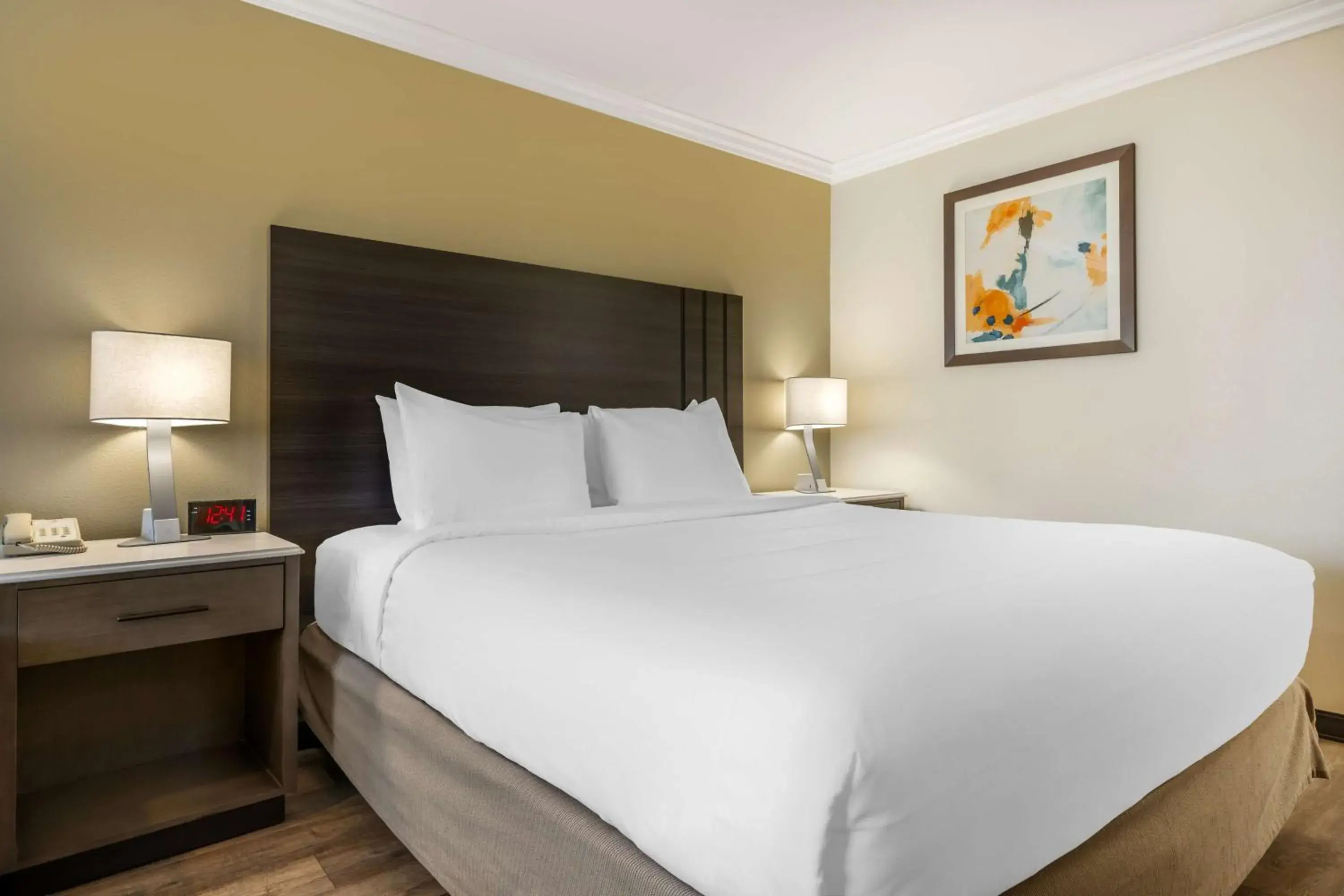 Bedroom, Bed in Best Western Plus Orange County Airport North Bedroom, Bed in Best Western Plus Orange County Airport North