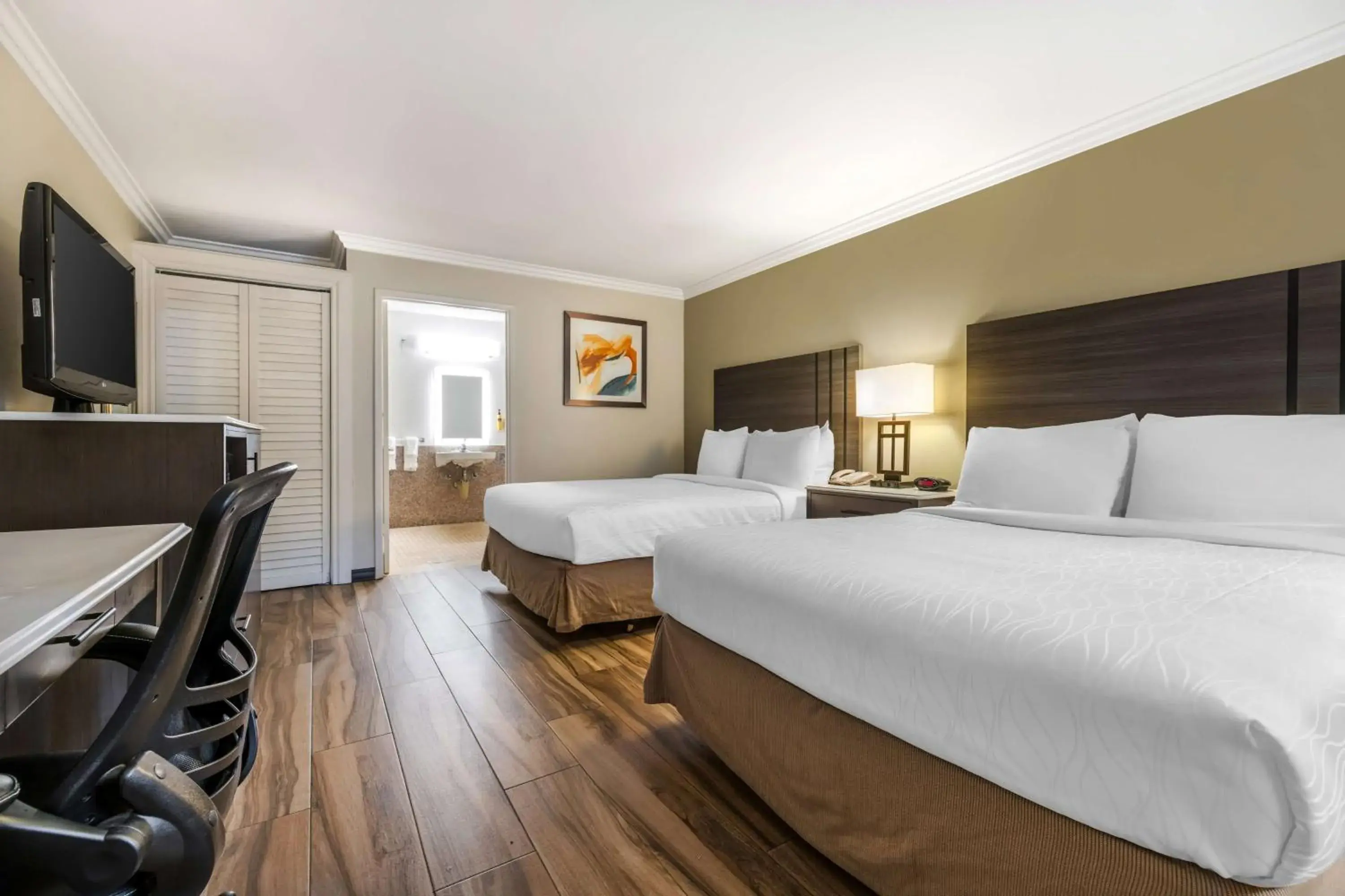 Bedroom, Bed in Best Western Plus Orange County Airport North Bedroom, Bed in Best Western Plus Orange County Airport North