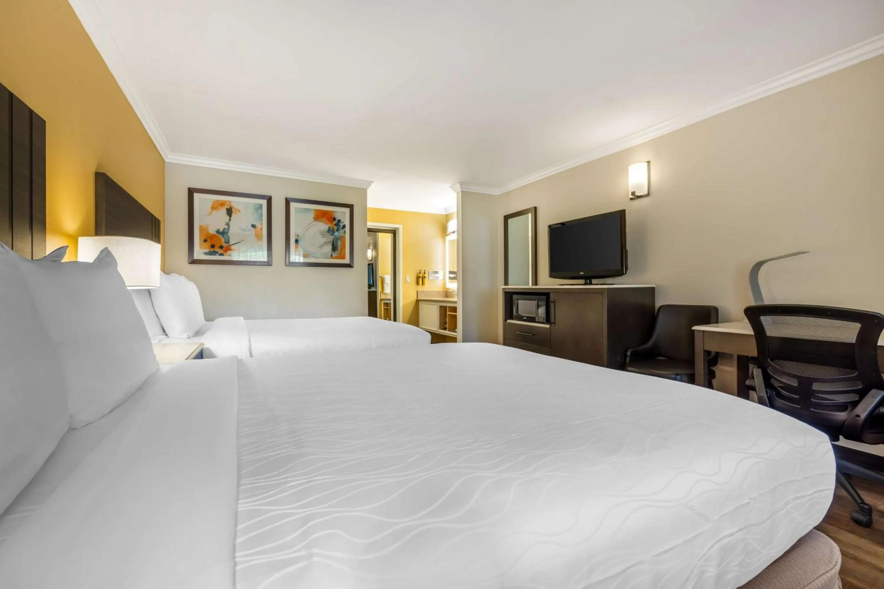Bedroom, Bed in Best Western Plus Orange County Airport North